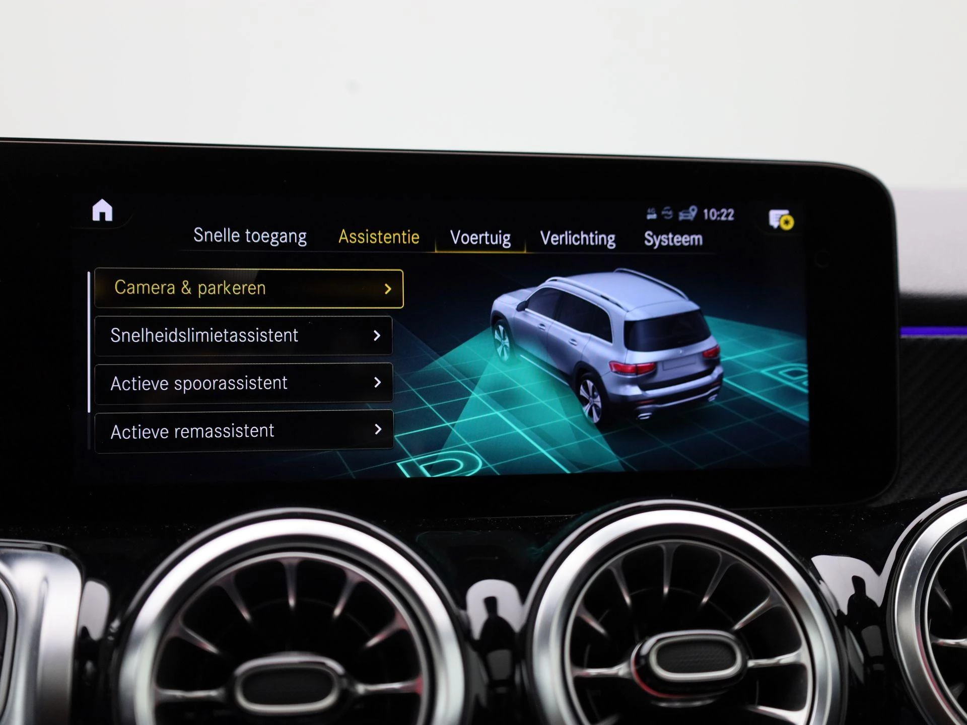 Mercedes-Benz-GLB-image-27