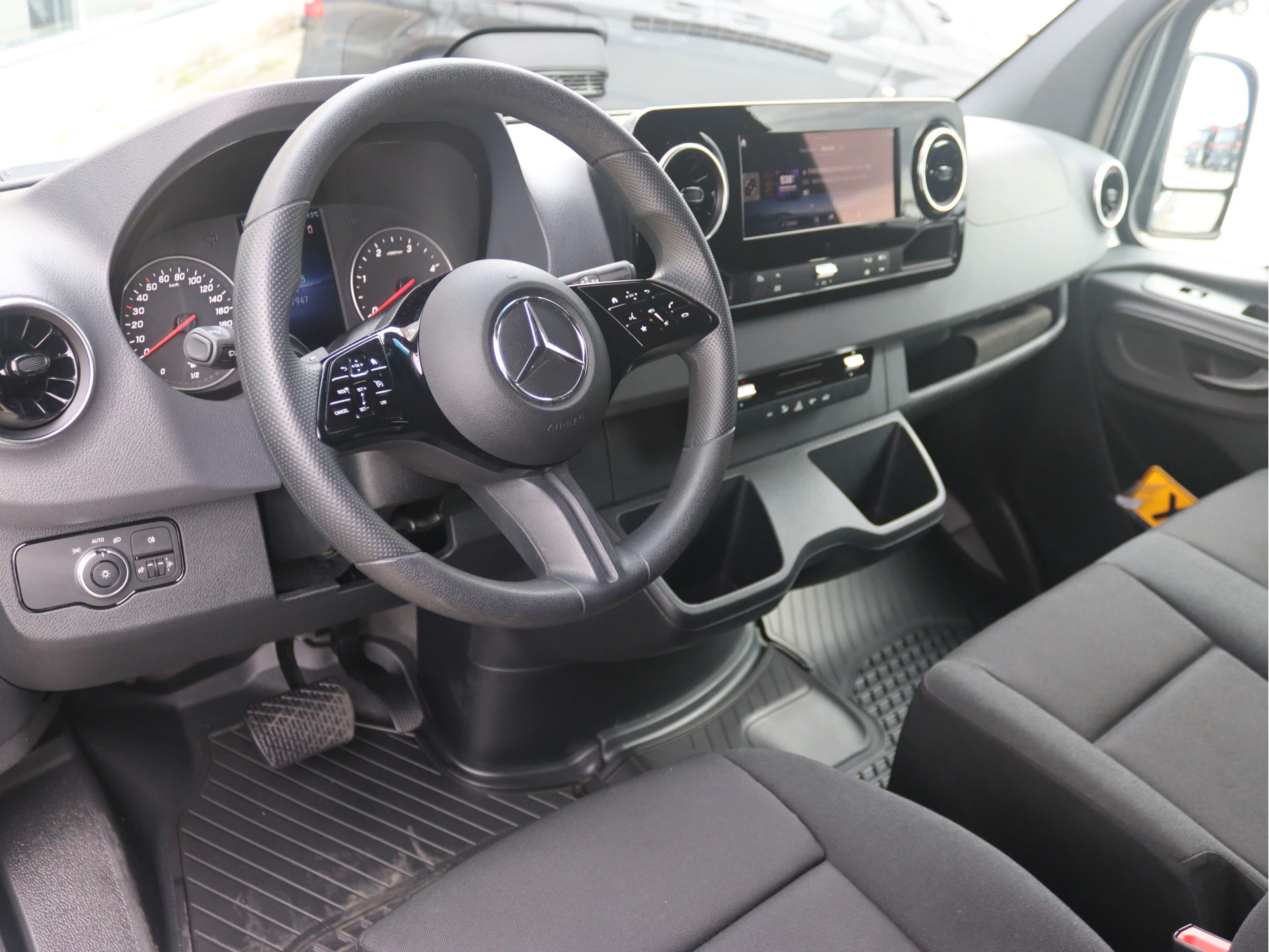 Mercedes-Benz-Sprinter-image-3