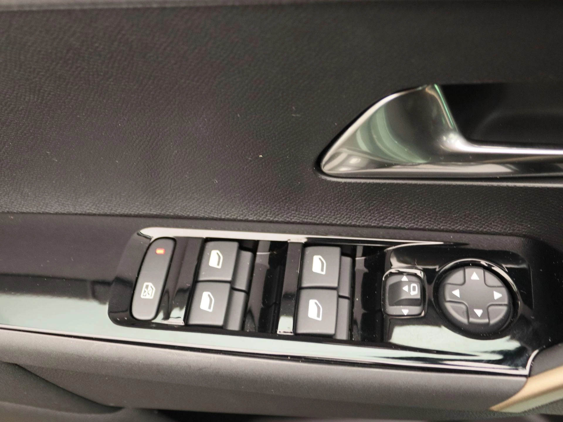 Lancia-Ypsilon-image-18