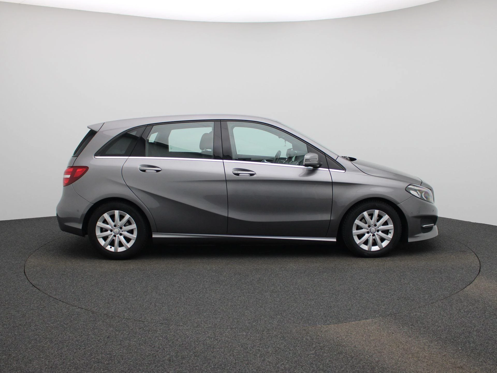 Mercedes-Benz-B-Klasse-image-5