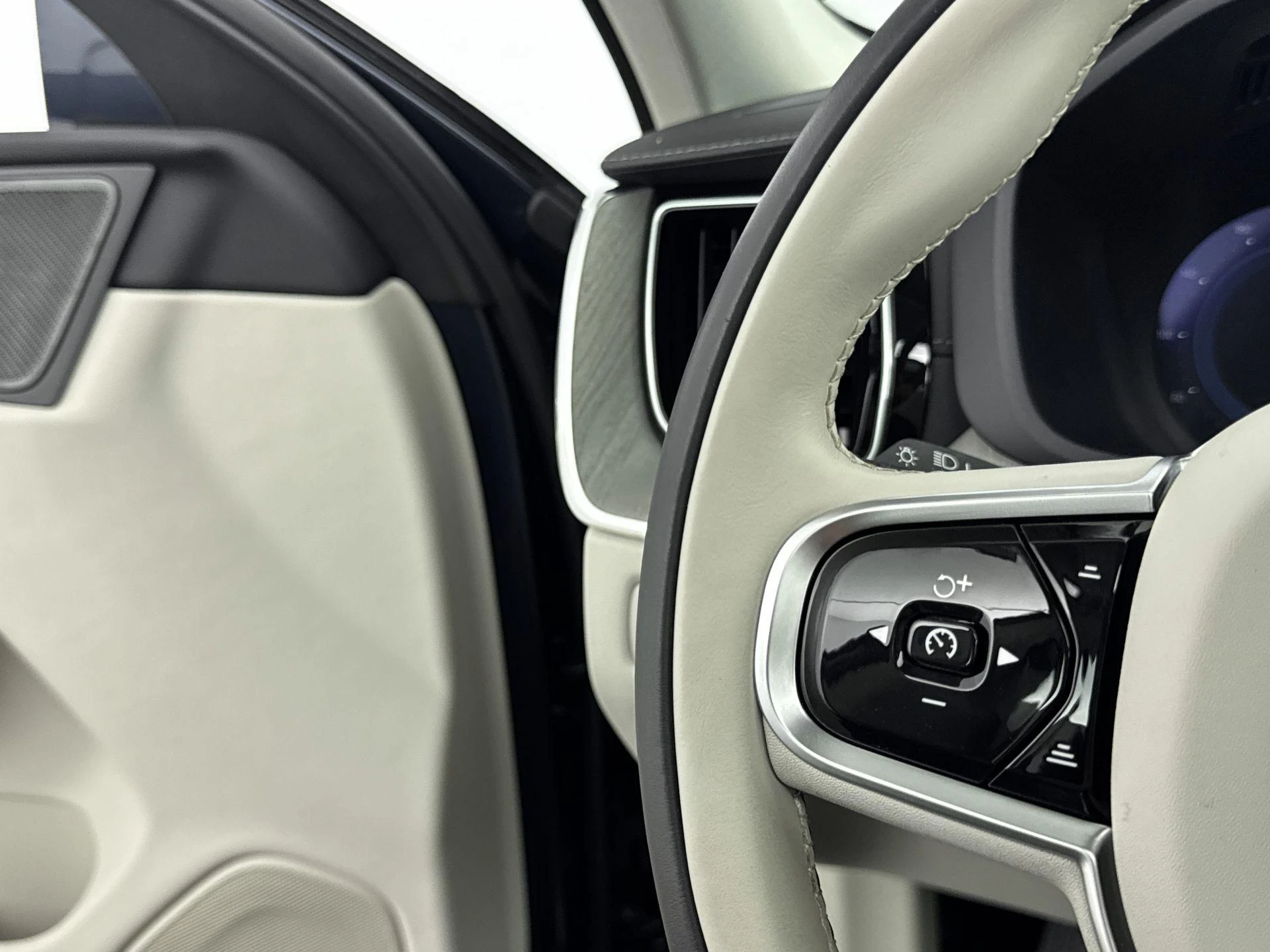 Volvo-XC60-image-5