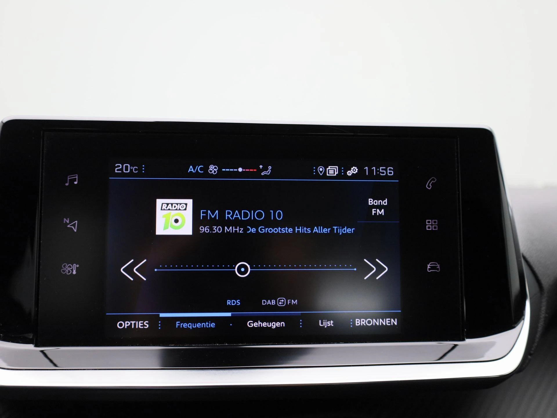 Peugeot-208-image-13