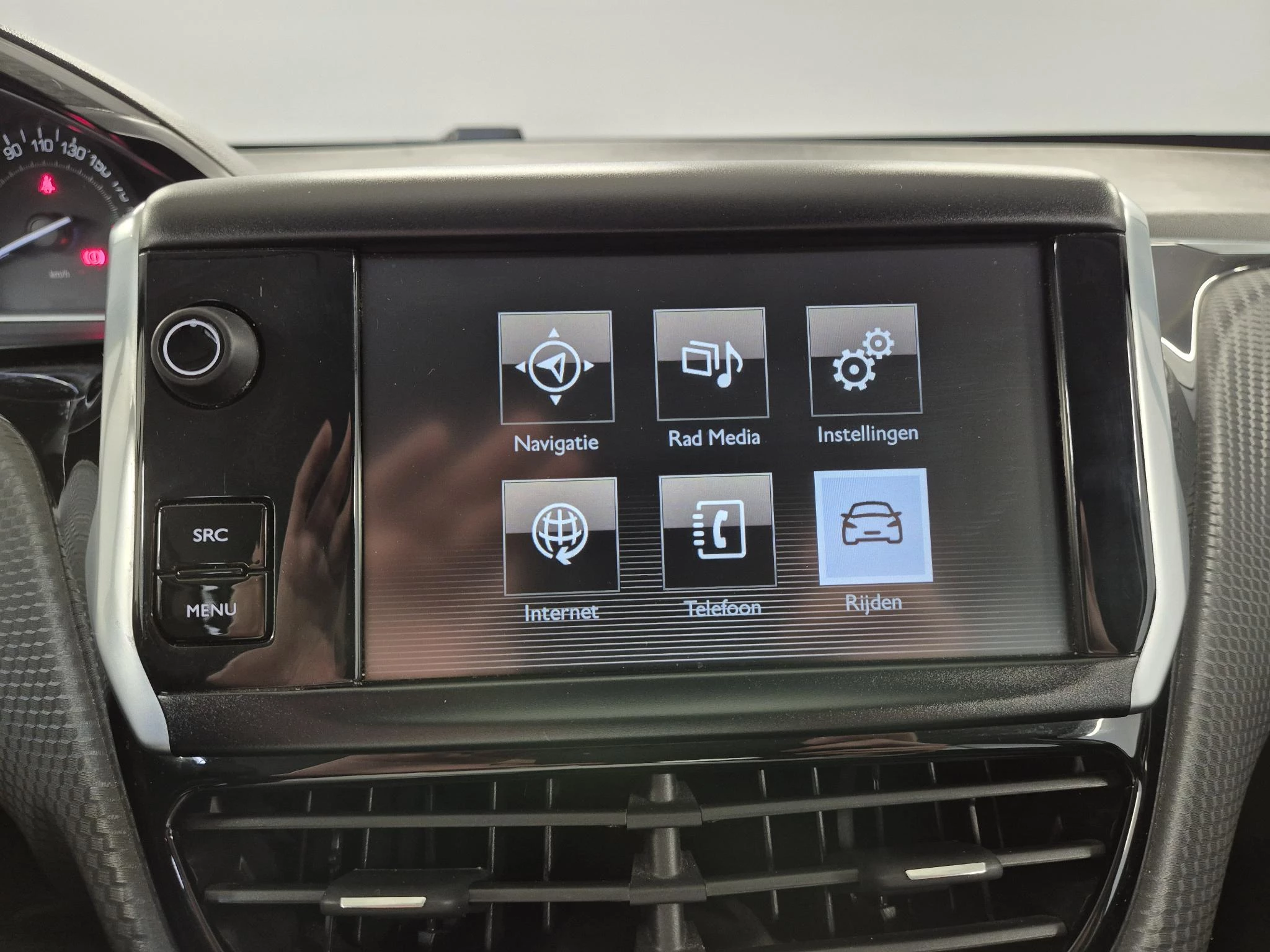 Peugeot-2008-image-13