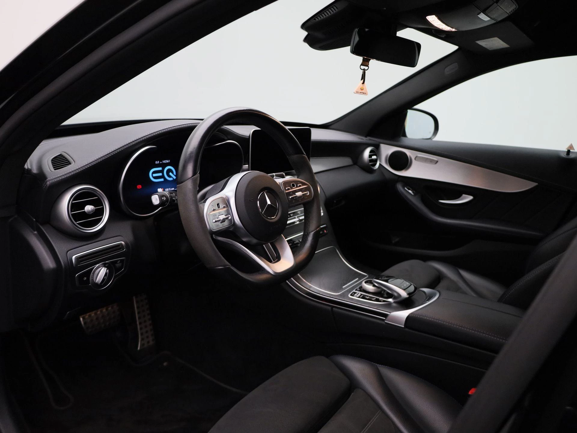 Mercedes-Benz-C-Klasse-image-31