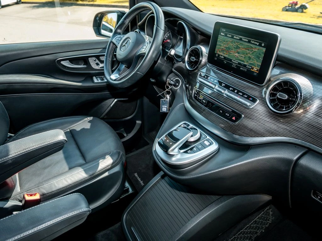 Mercedes-Benz-V-Klasse 300-image-8
