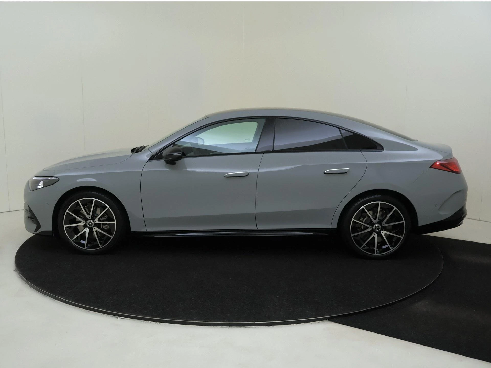 Mercedes-Benz-CLA-image-1