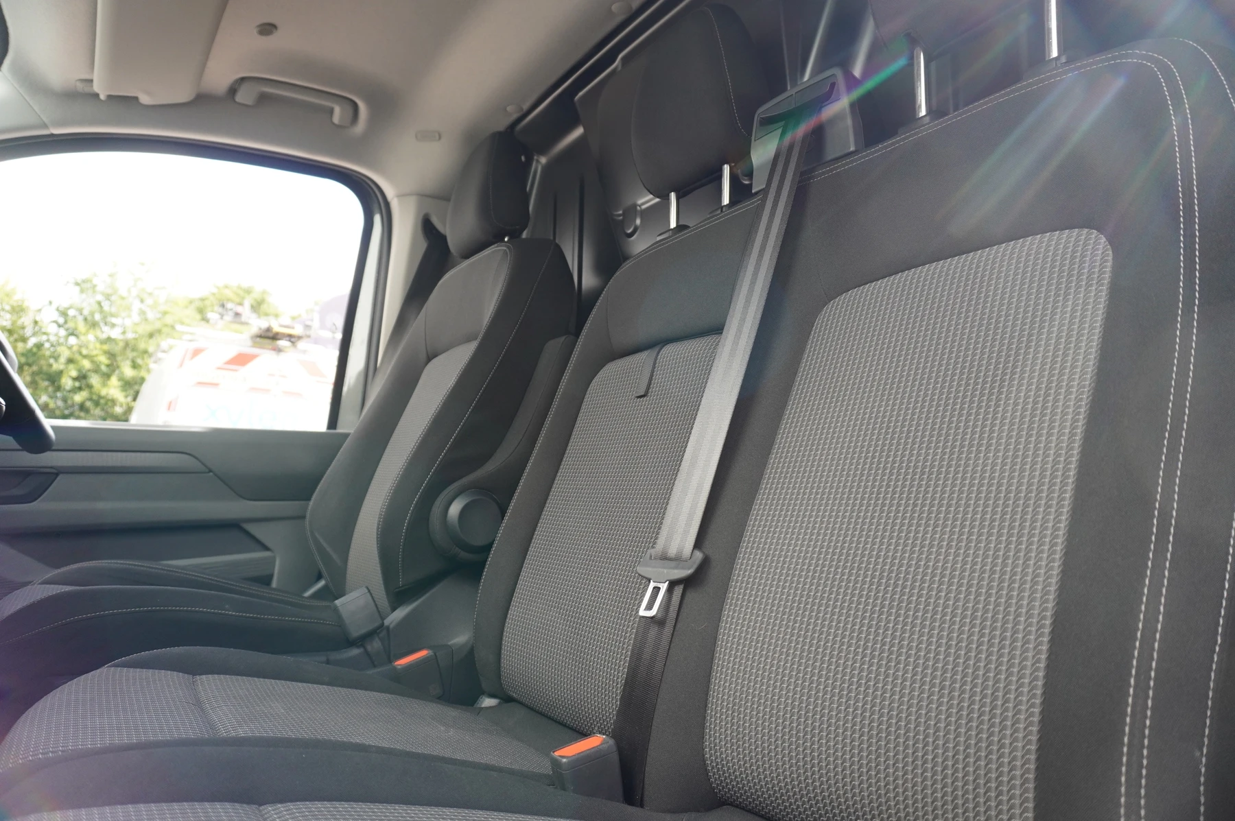 Volkswagen-Transporter-image-7