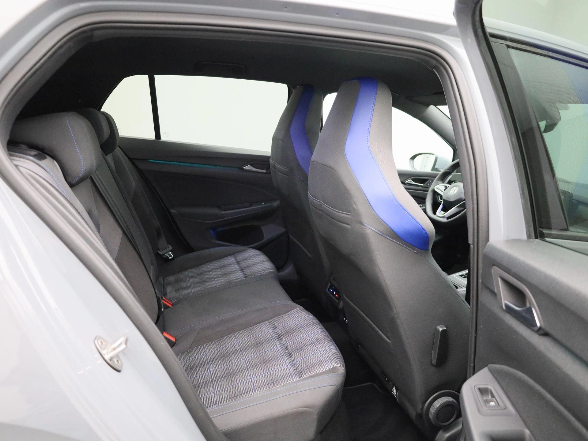Volkswagen-Golf-image-34