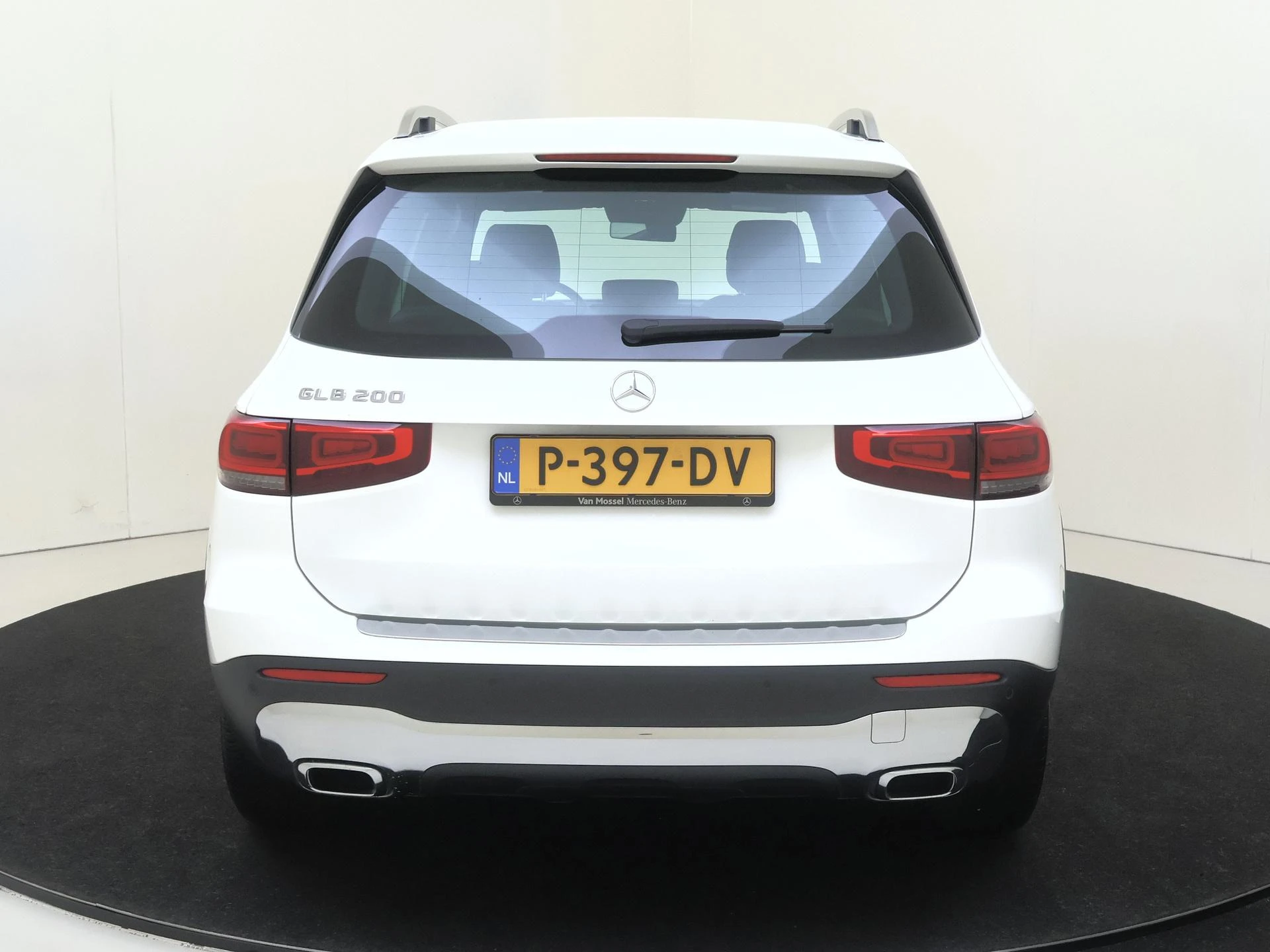 Mercedes-Benz-GLB-image-6