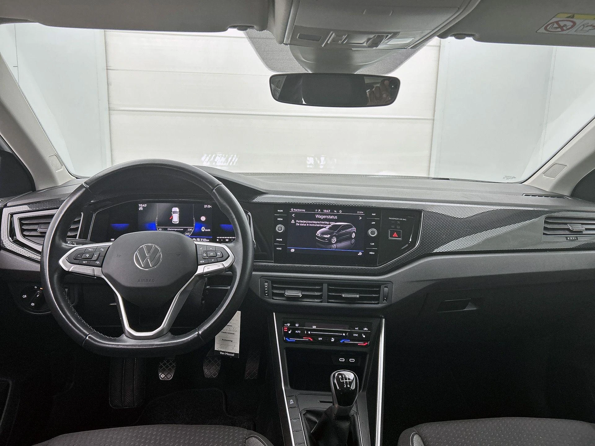 Volkswagen-Polo-image-19