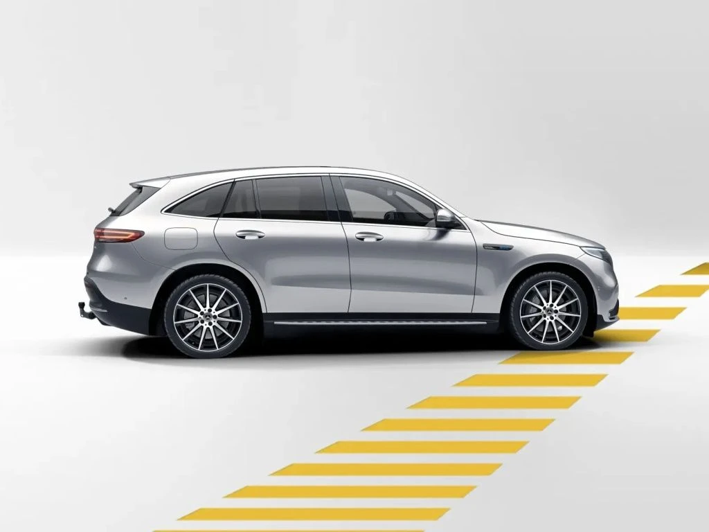 Mercedes-Benz-EQC 400-image-7
