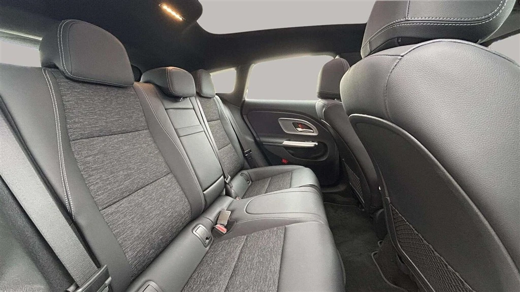 Mercedes-Benz-CLA-image-23