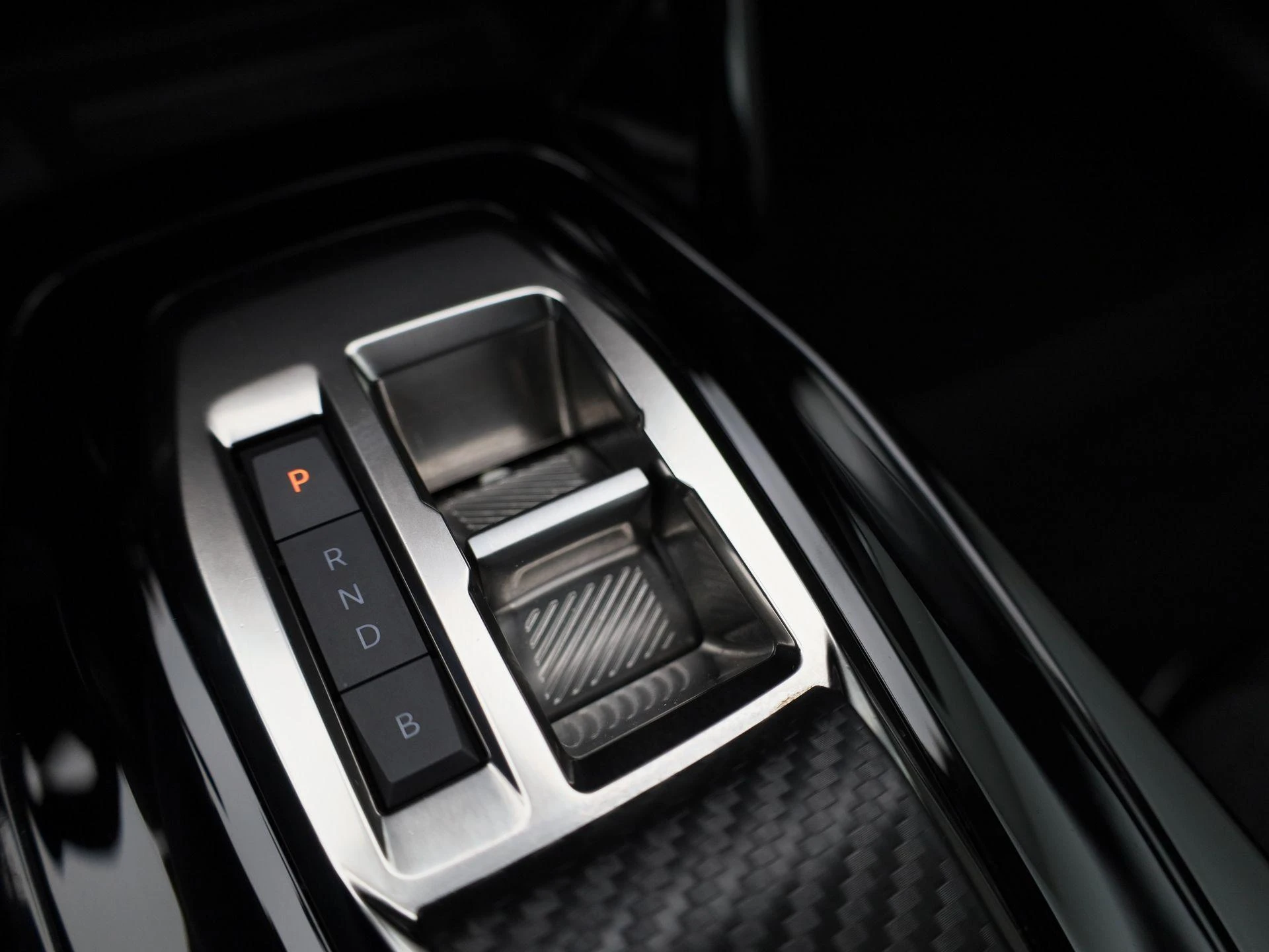 Peugeot-e-208-image-25