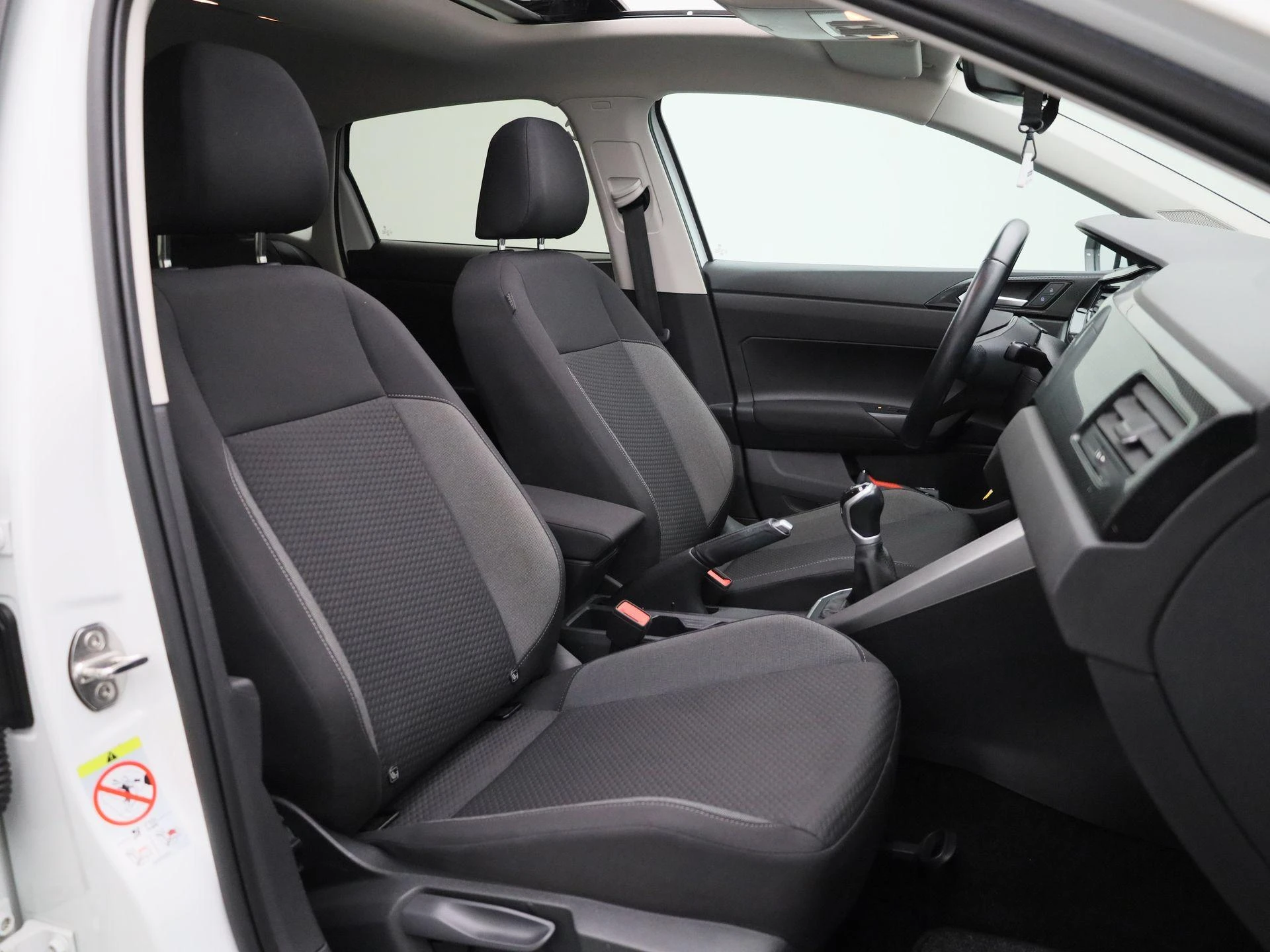 Volkswagen-Polo-image-27