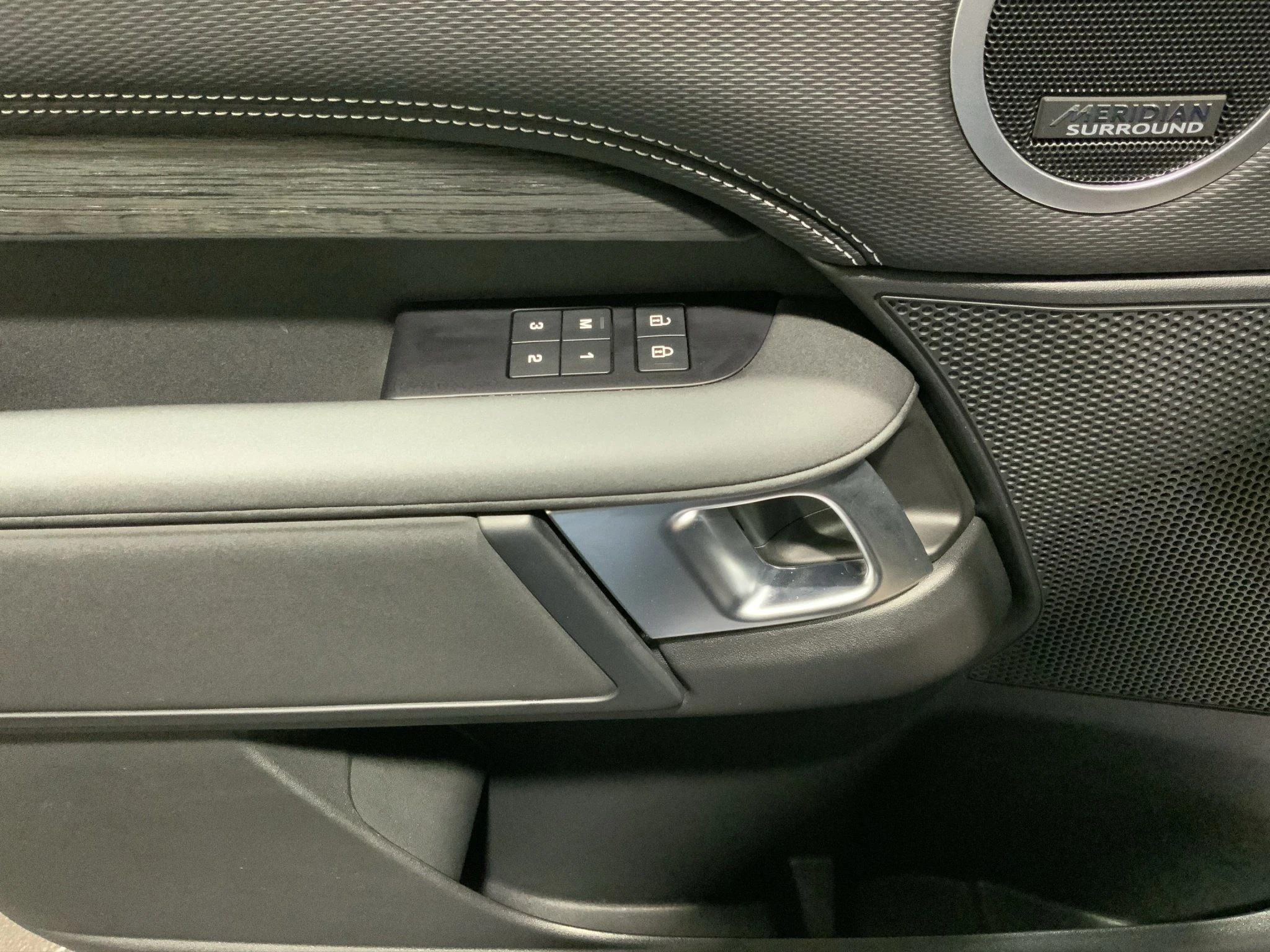 Land Rover-Discovery-image-14