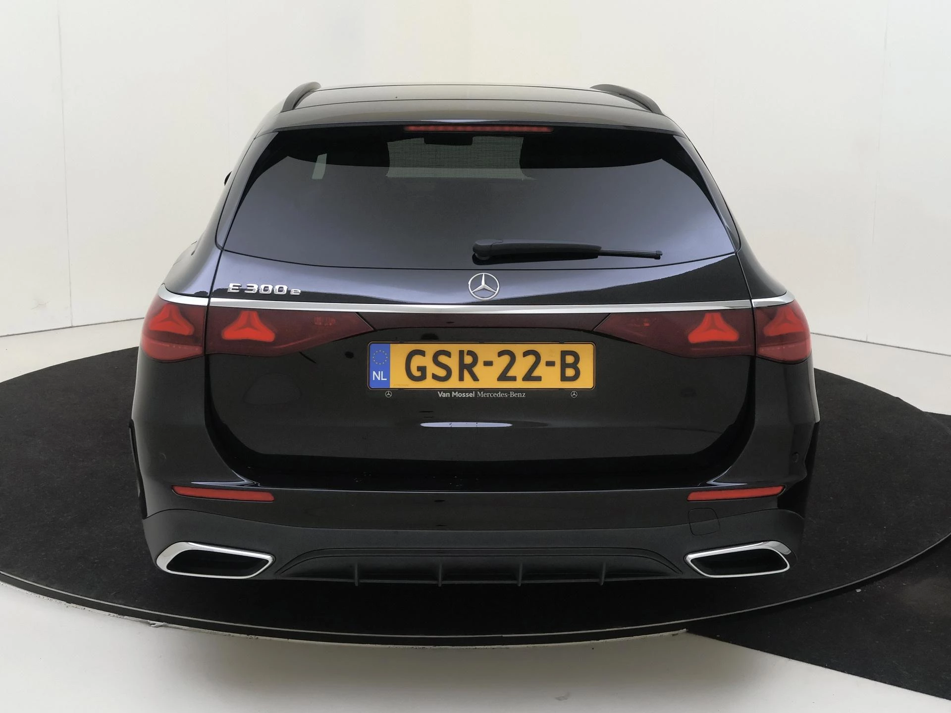 Mercedes-Benz-E-Klasse-image-6