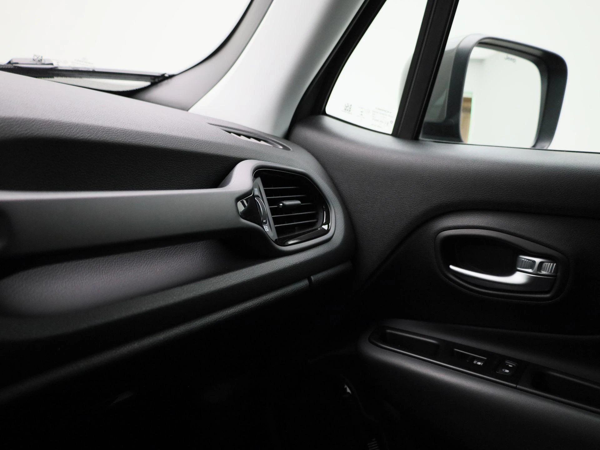 Jeep-Renegade-image-30