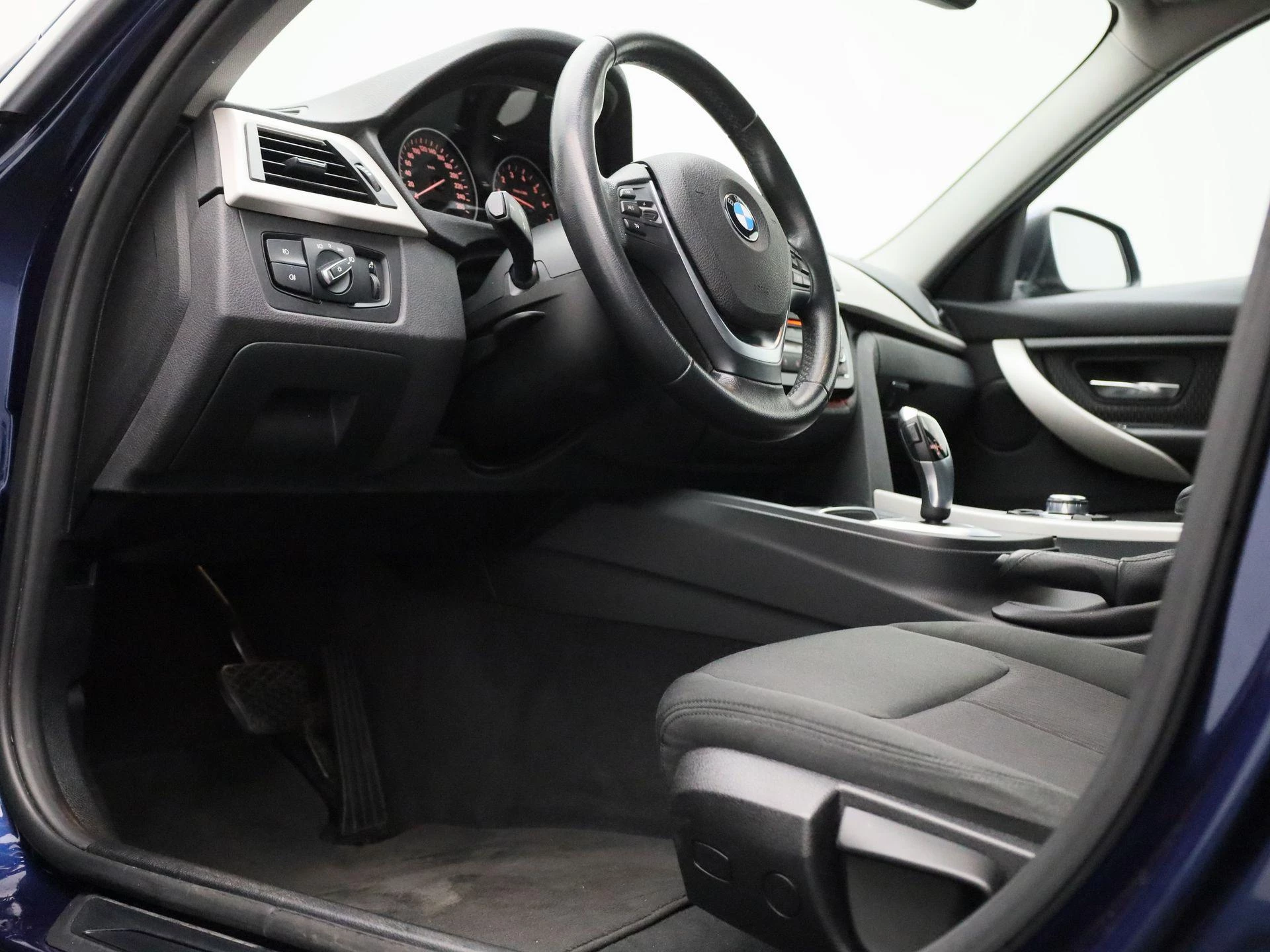 BMW-3 Serie-image-29