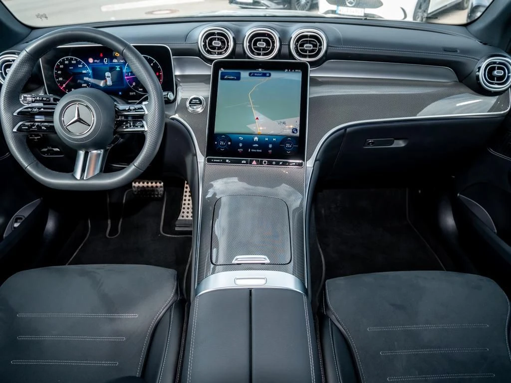 Mercedes-Benz-GLC 300 d-image-12
