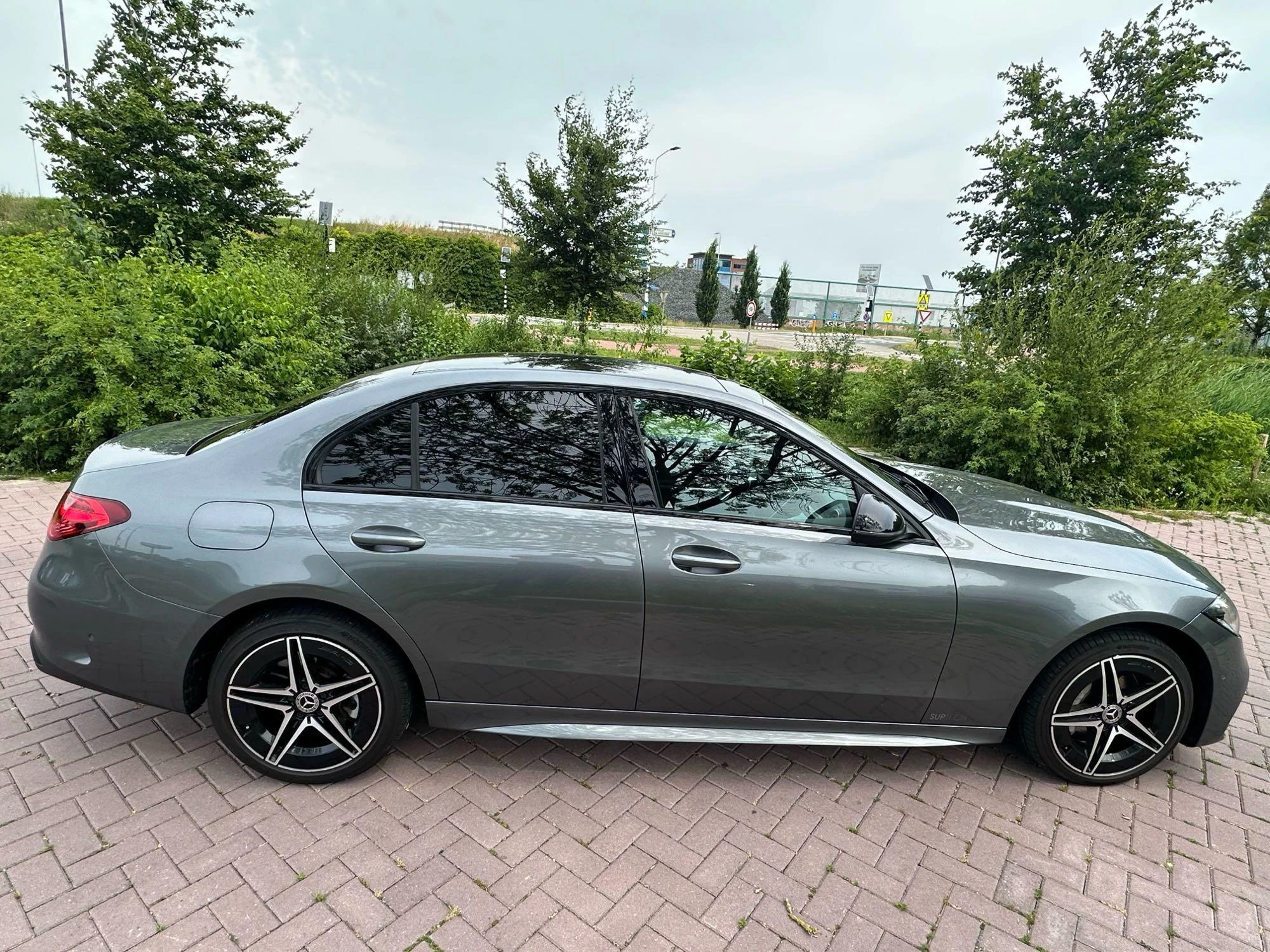 Mercedes-Benz-C-Klasse-image-6