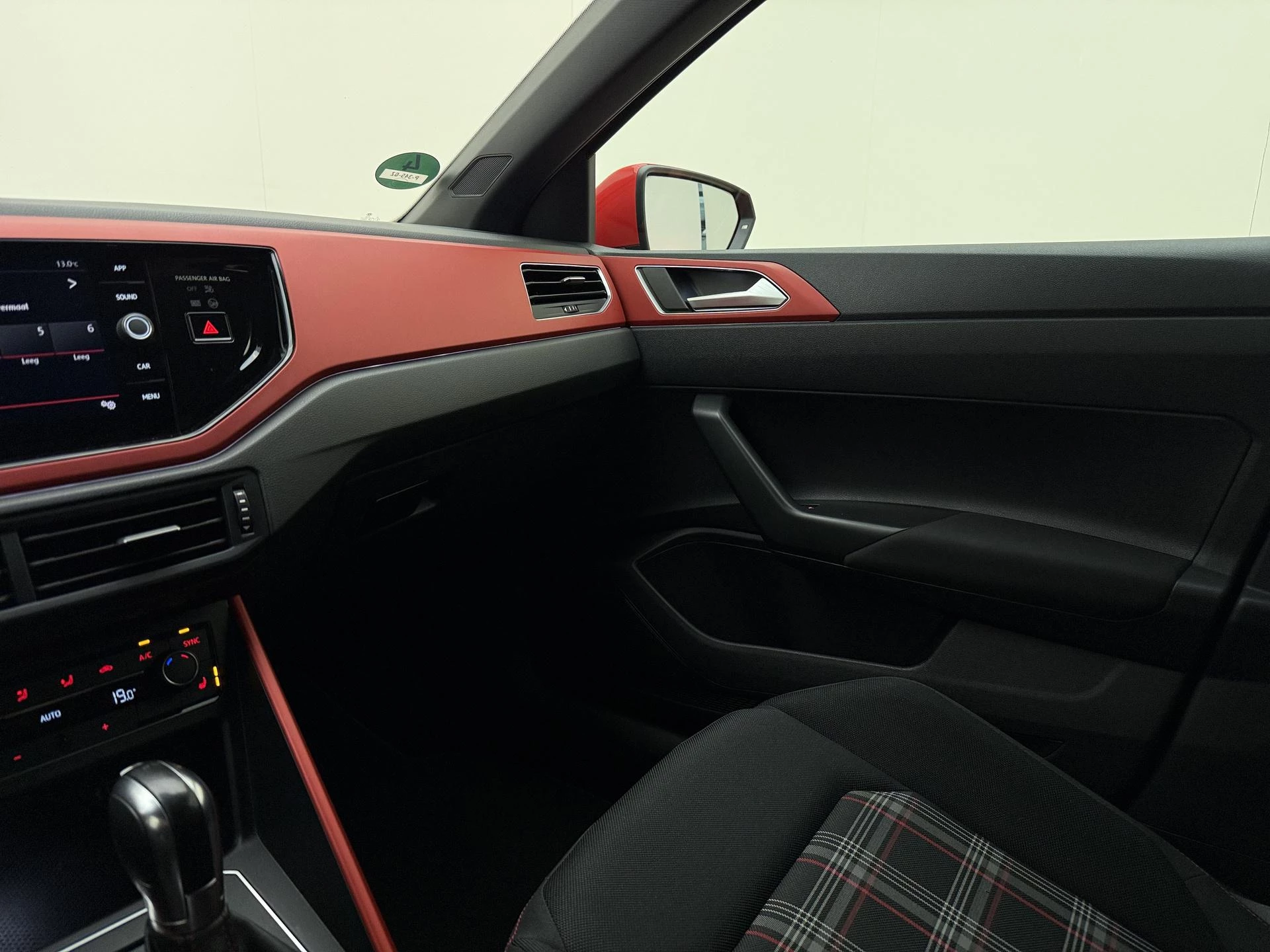 Volkswagen-Polo-image-27