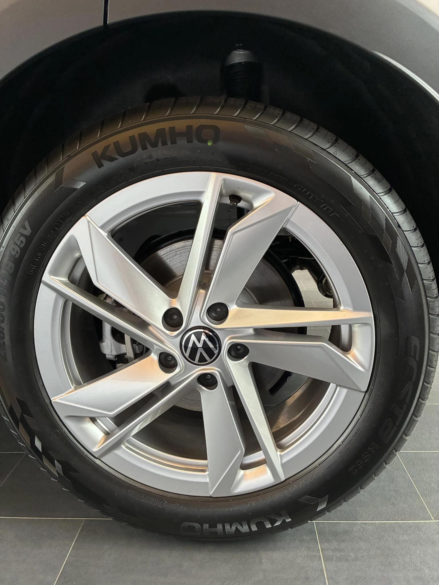 Volkswagen-T-Roc-image-3