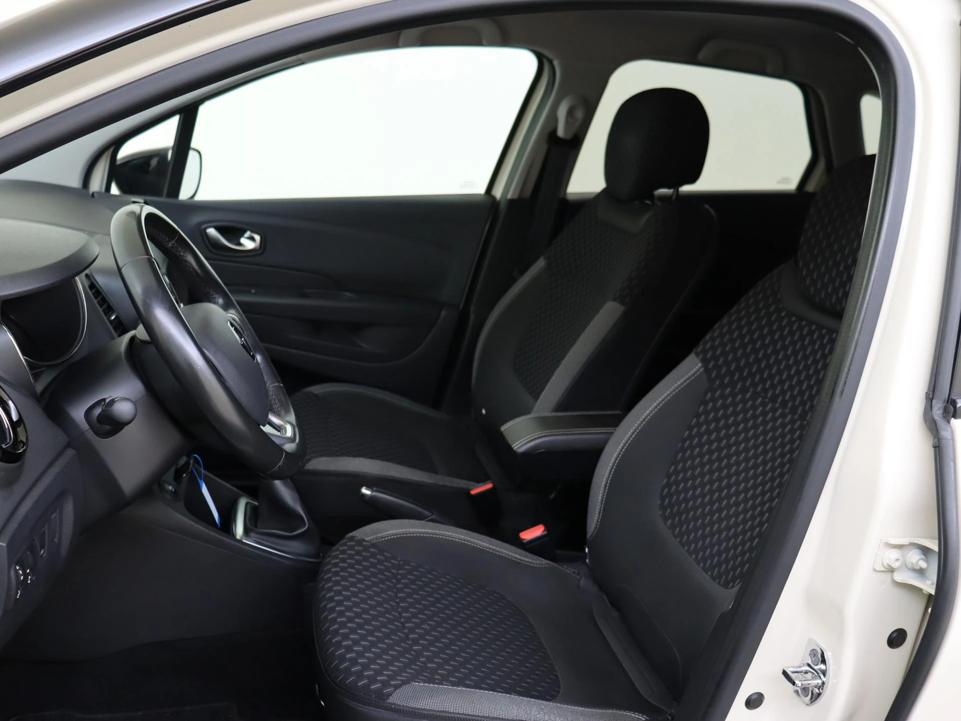 Renault-Captur-image-14
