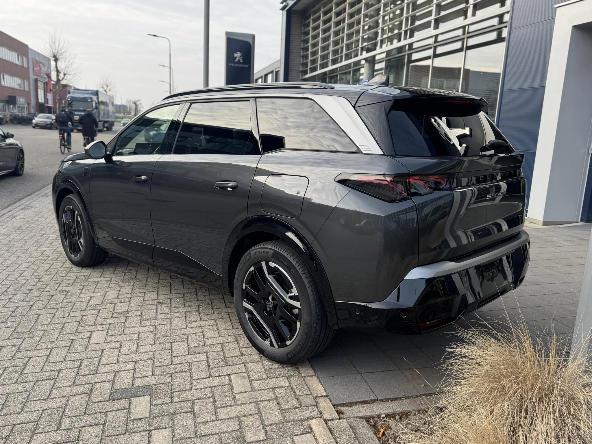 Peugeot-e-5008-image-3