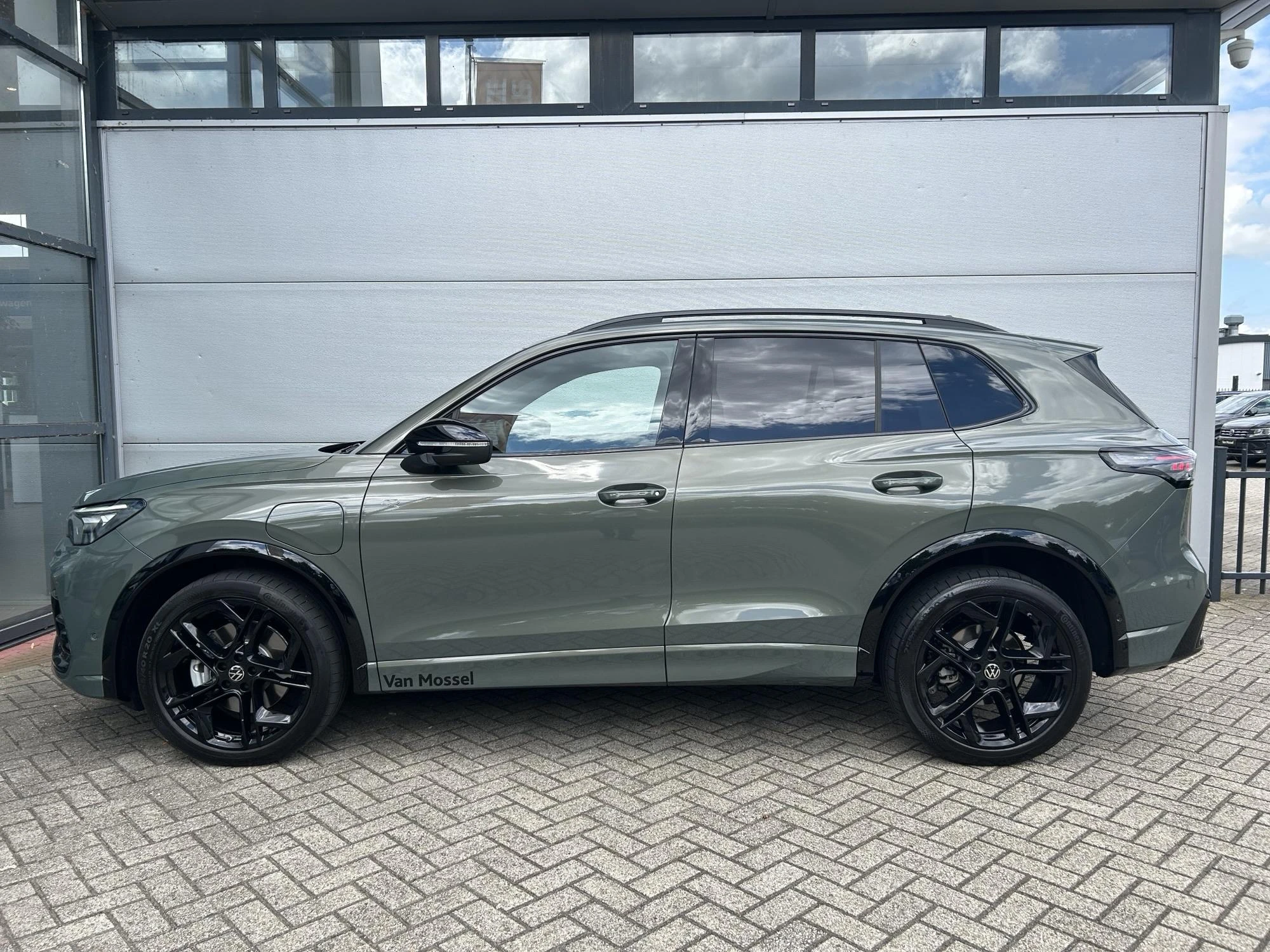 Volkswagen-Tiguan-image-2