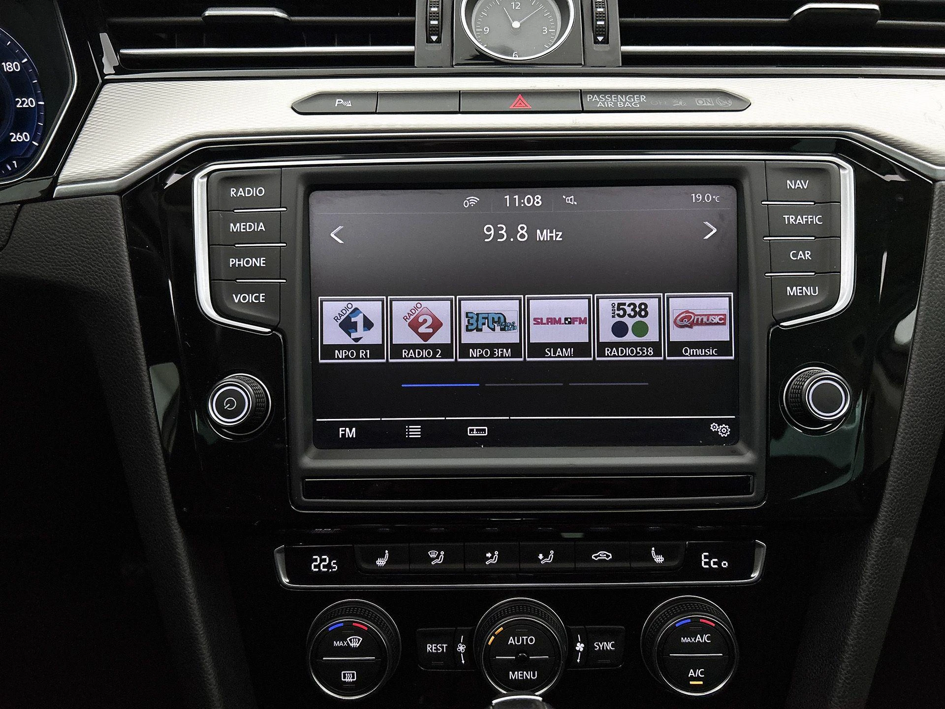 Volkswagen-Passat-image-6