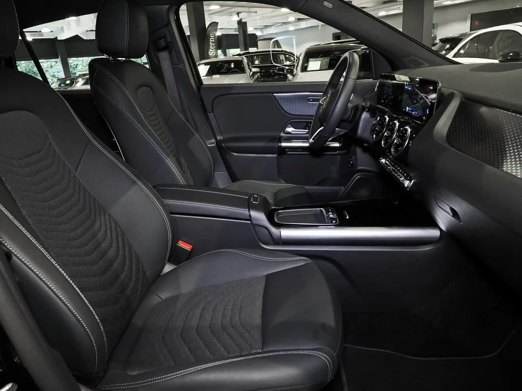 Mercedes-Benz-GLA 200-image-12