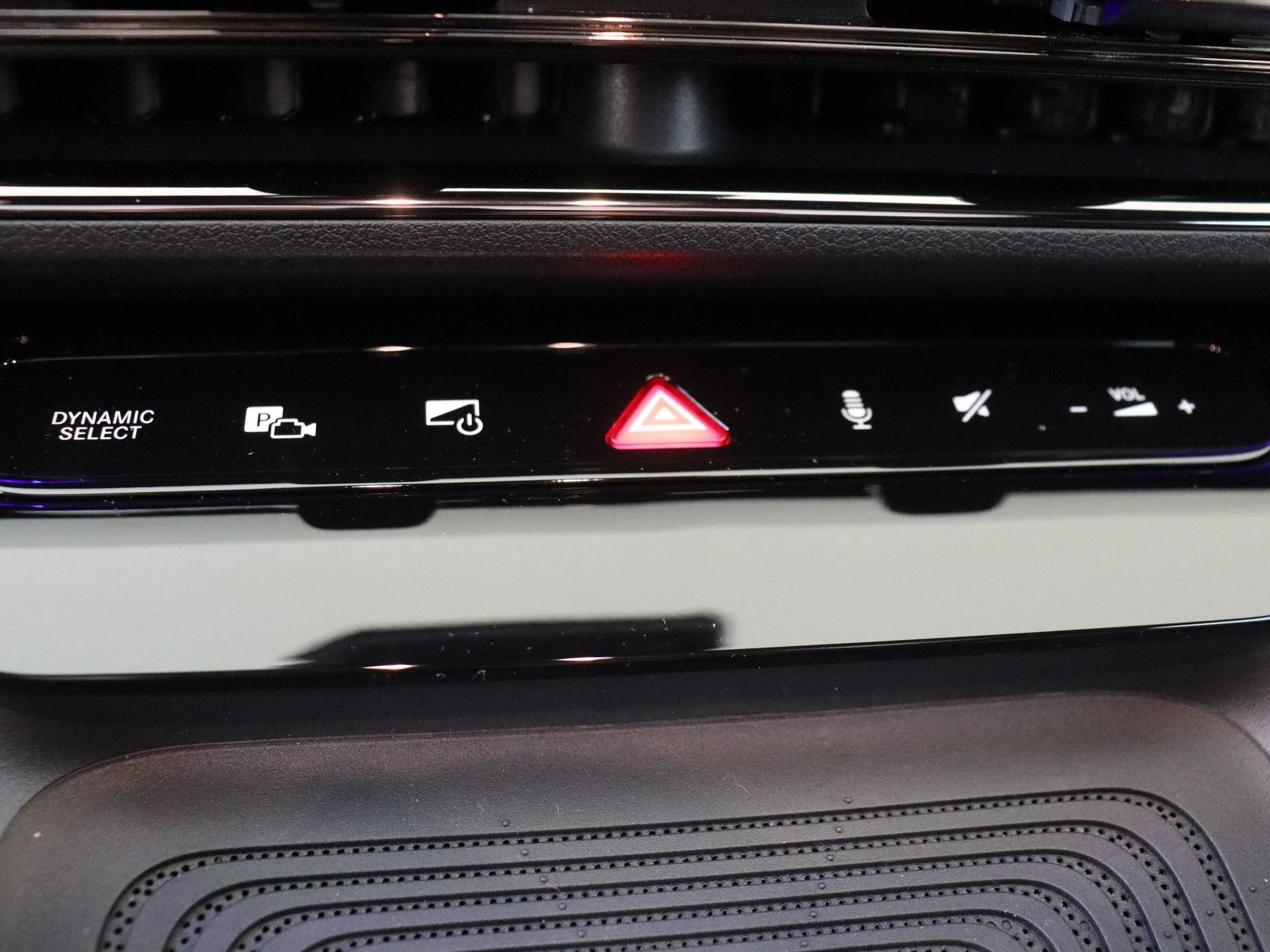Mercedes-Benz-CLA-image-5