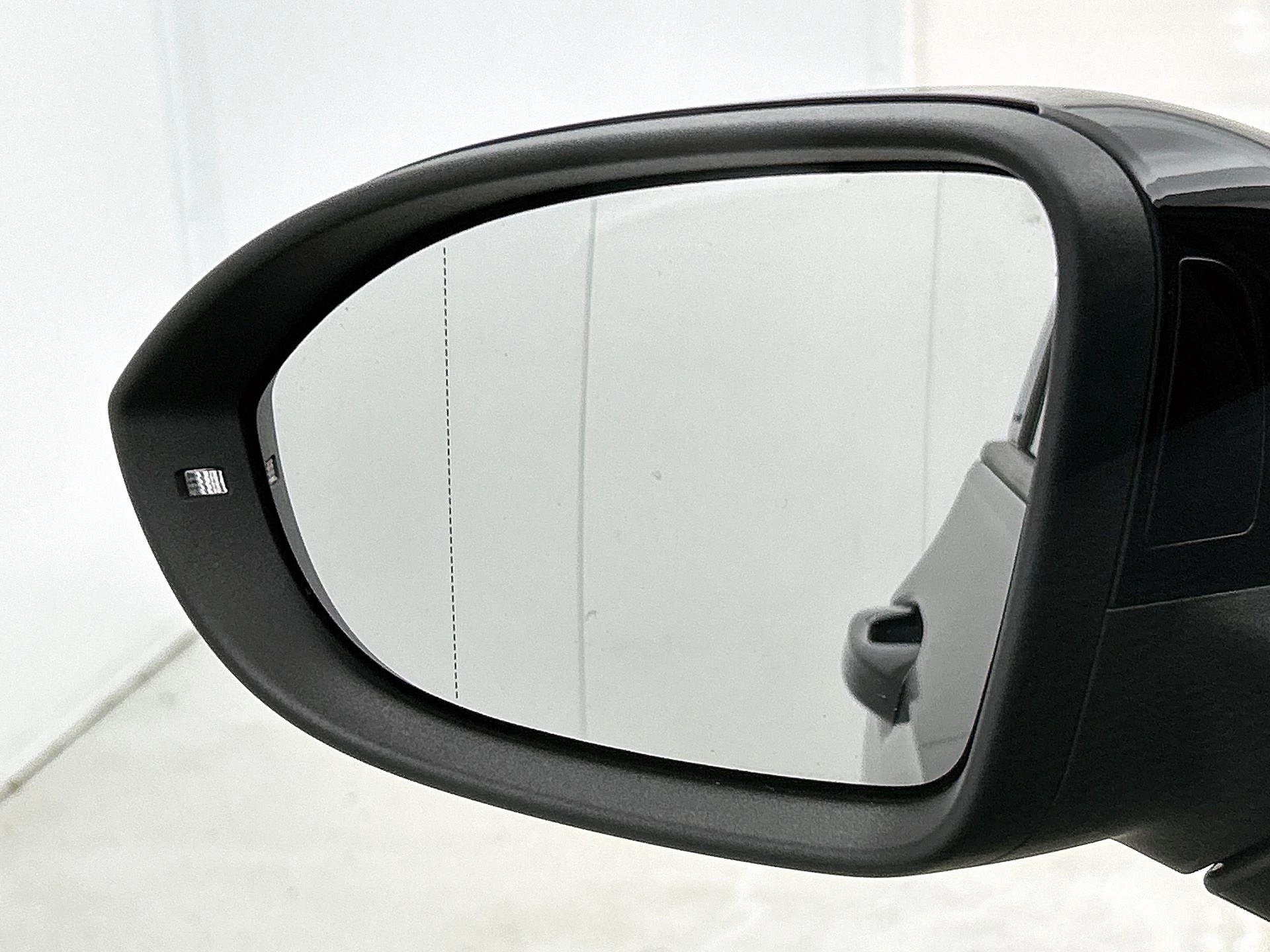 Volkswagen-Golf-image-24