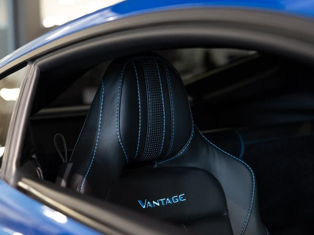 Aston Martin-V8 Vantage-image-5