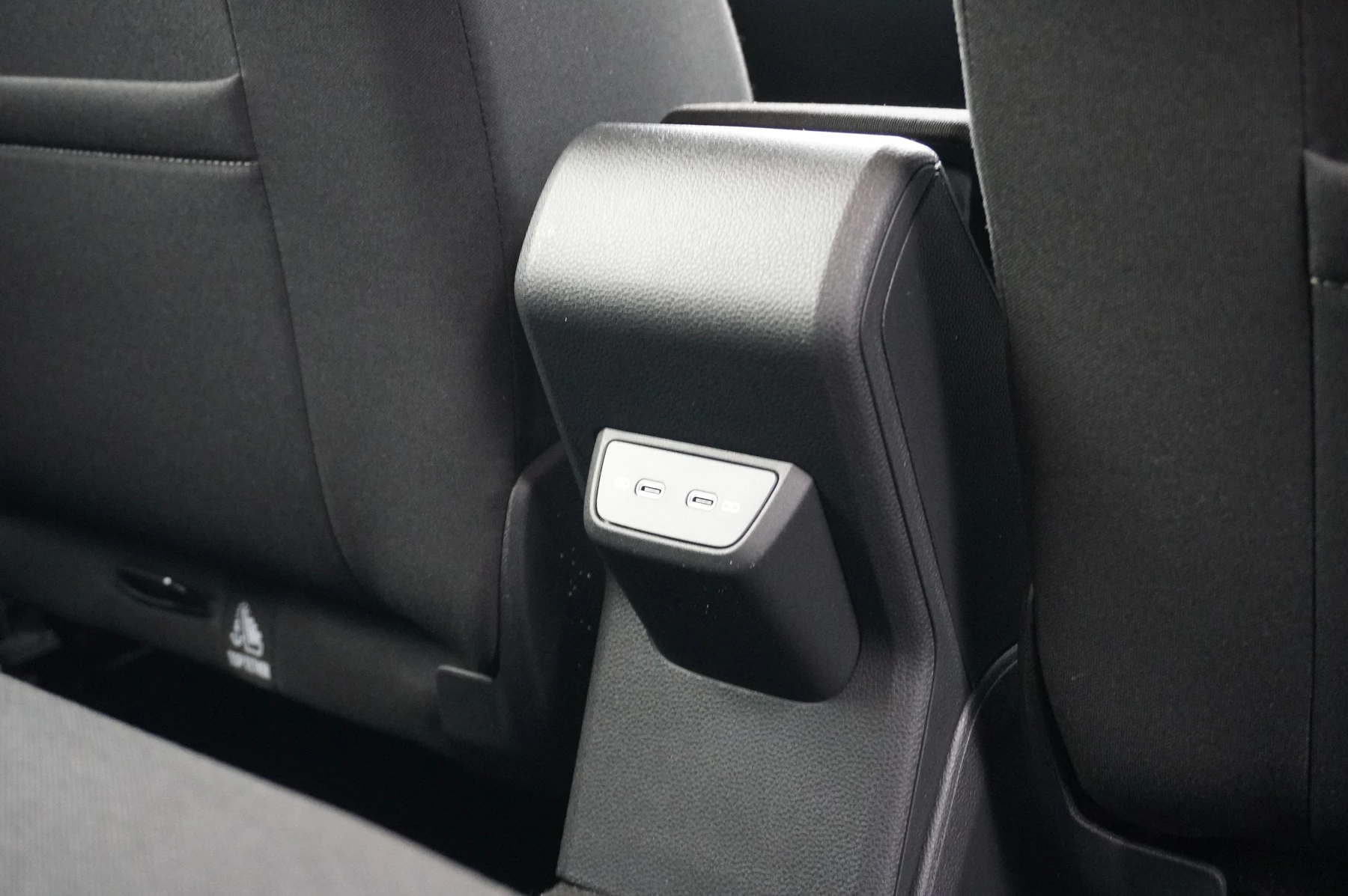 Volkswagen-Polo-image-8