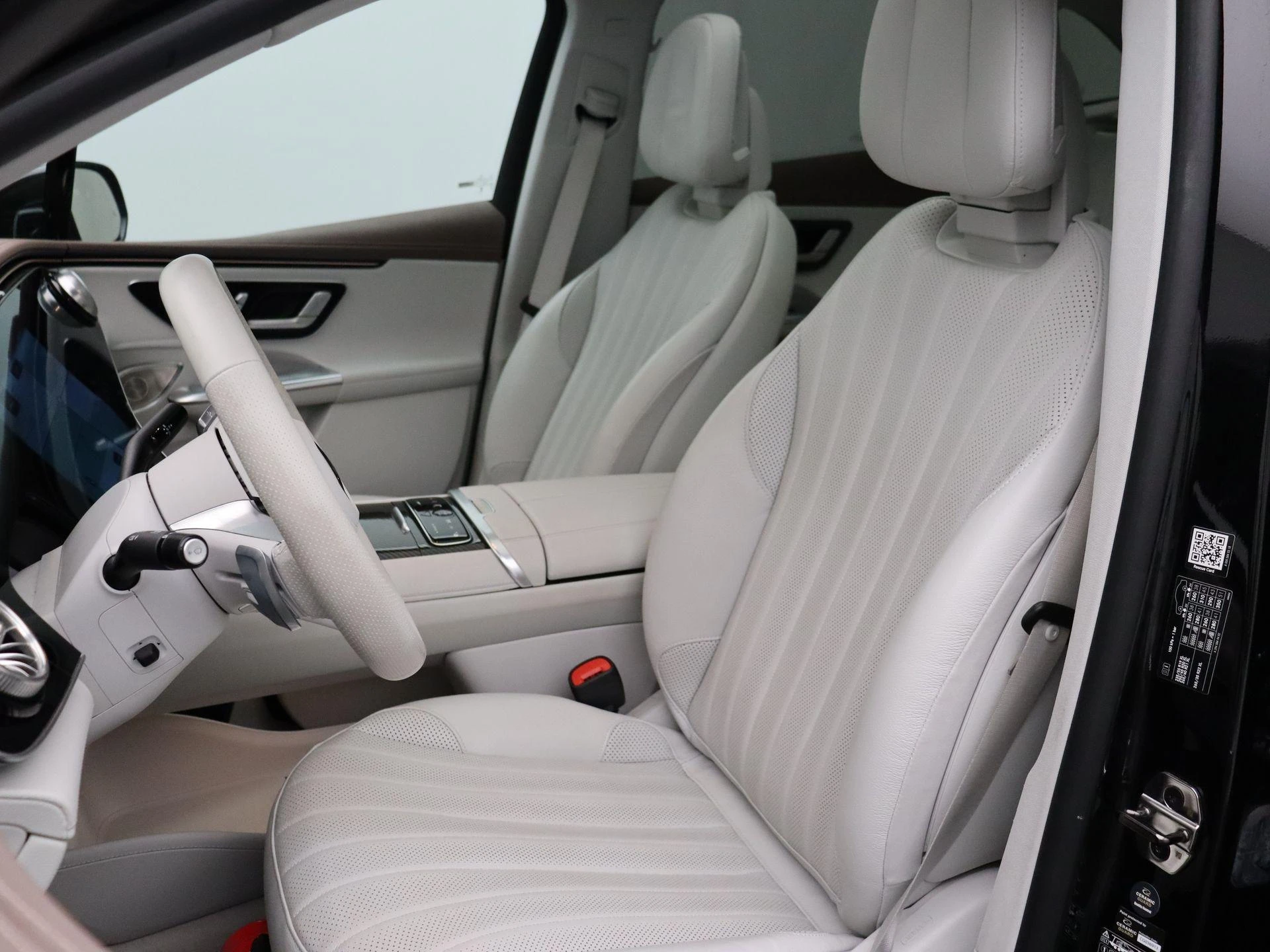 Mercedes-Benz-EQE-image-14