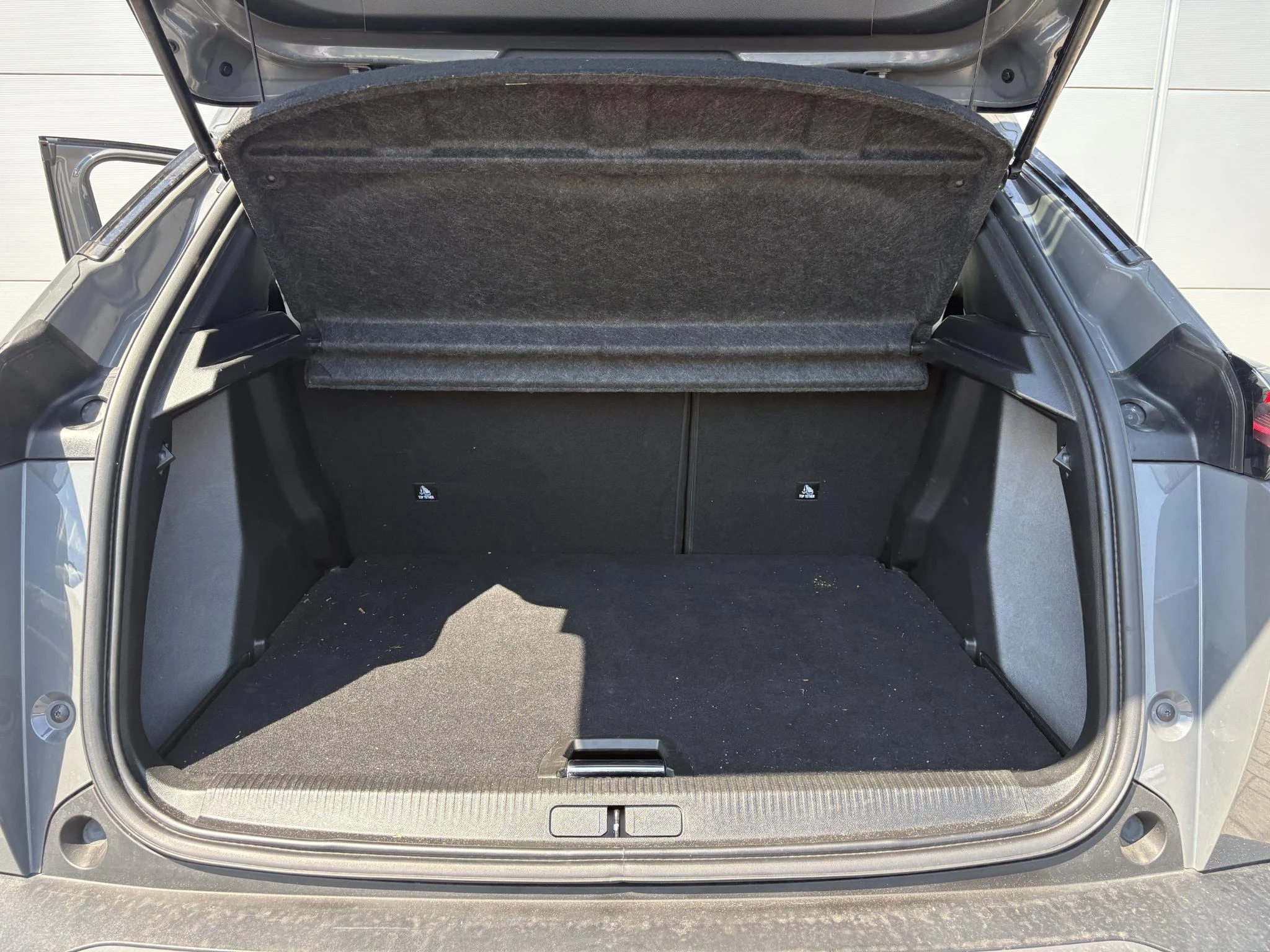 Peugeot 2008 1.2 Hybrid 136 Allure