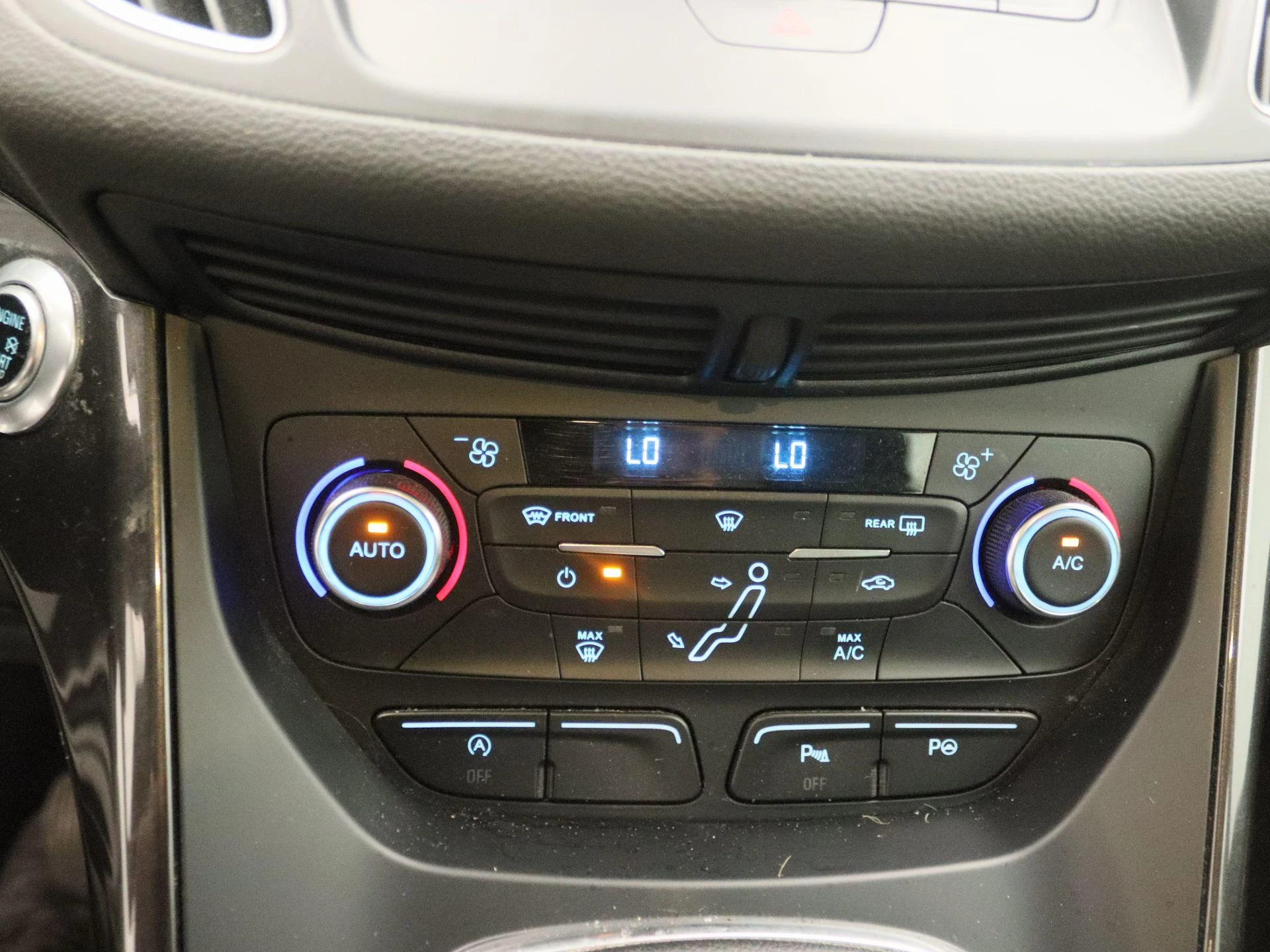 Ford-C-MAX-image-16
