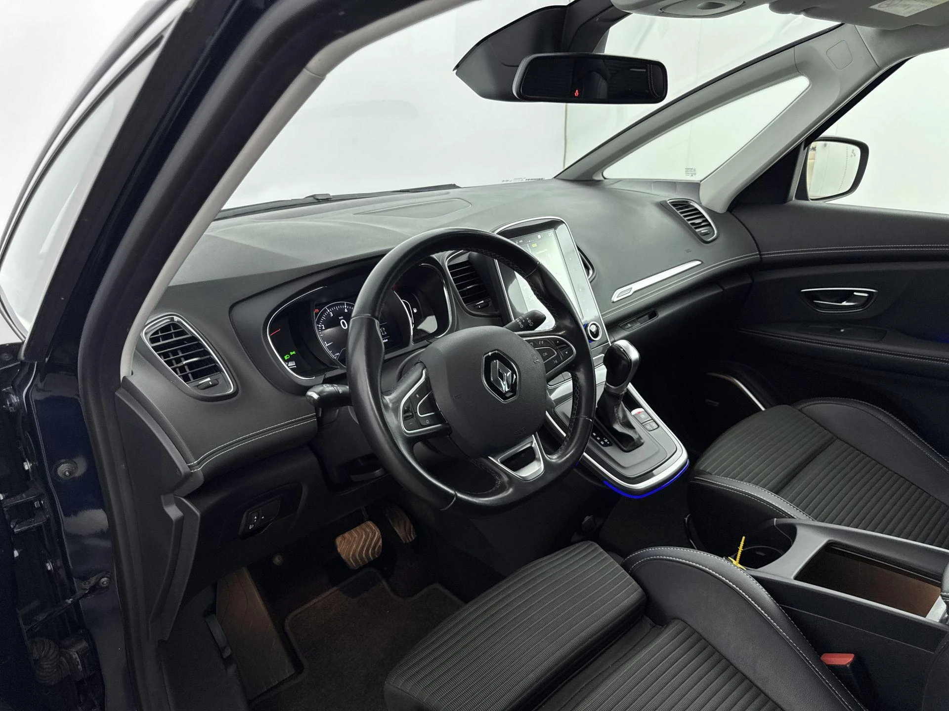 Renault-Grand Scénic-image-15