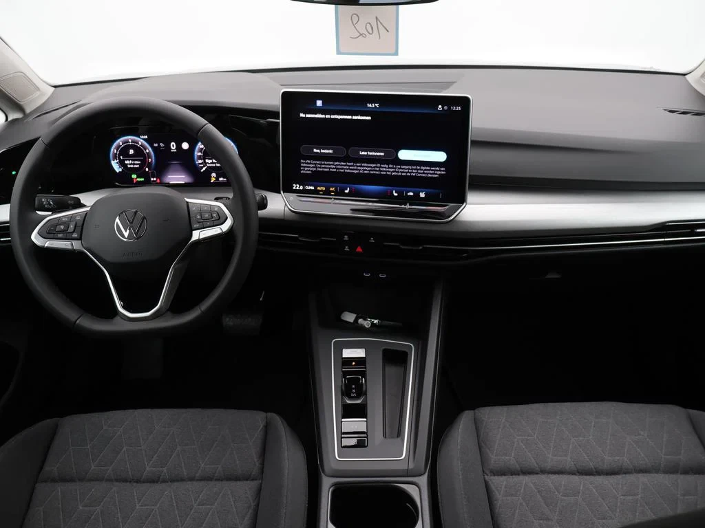 Volkswagen-Golf-image-13