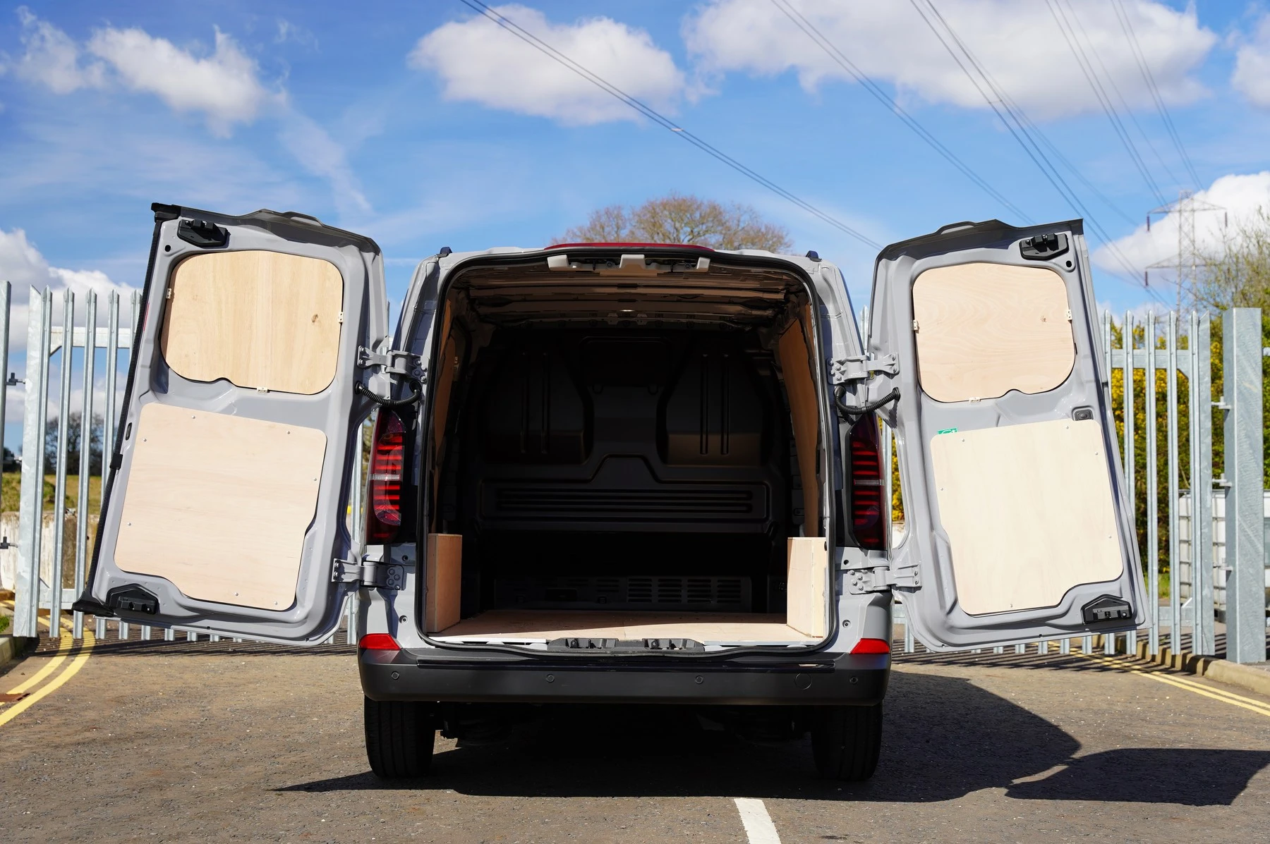 Volkswagen-Transporter-image-20