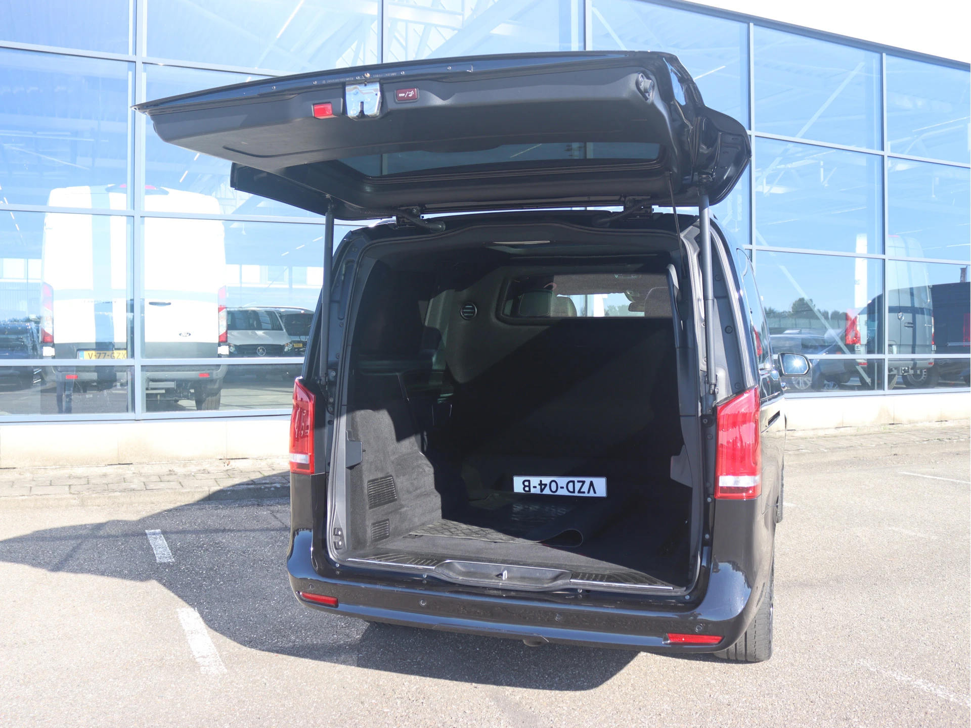 Mercedes-Benz-V-Klasse-image-2