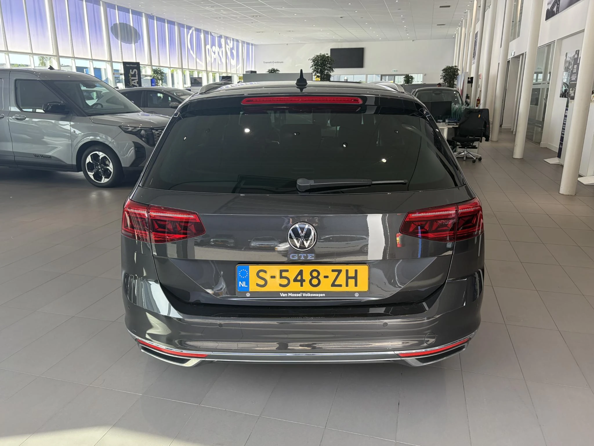 Volkswagen-Passat-image-3