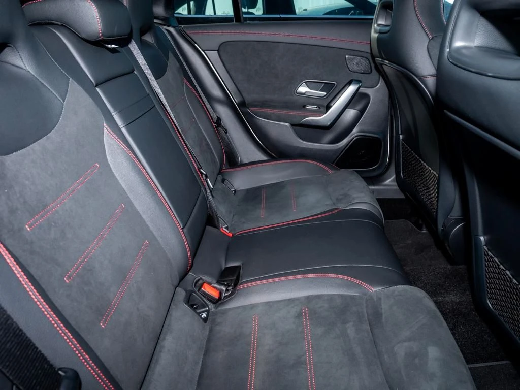 Mercedes-Benz-CLA 200-image-12