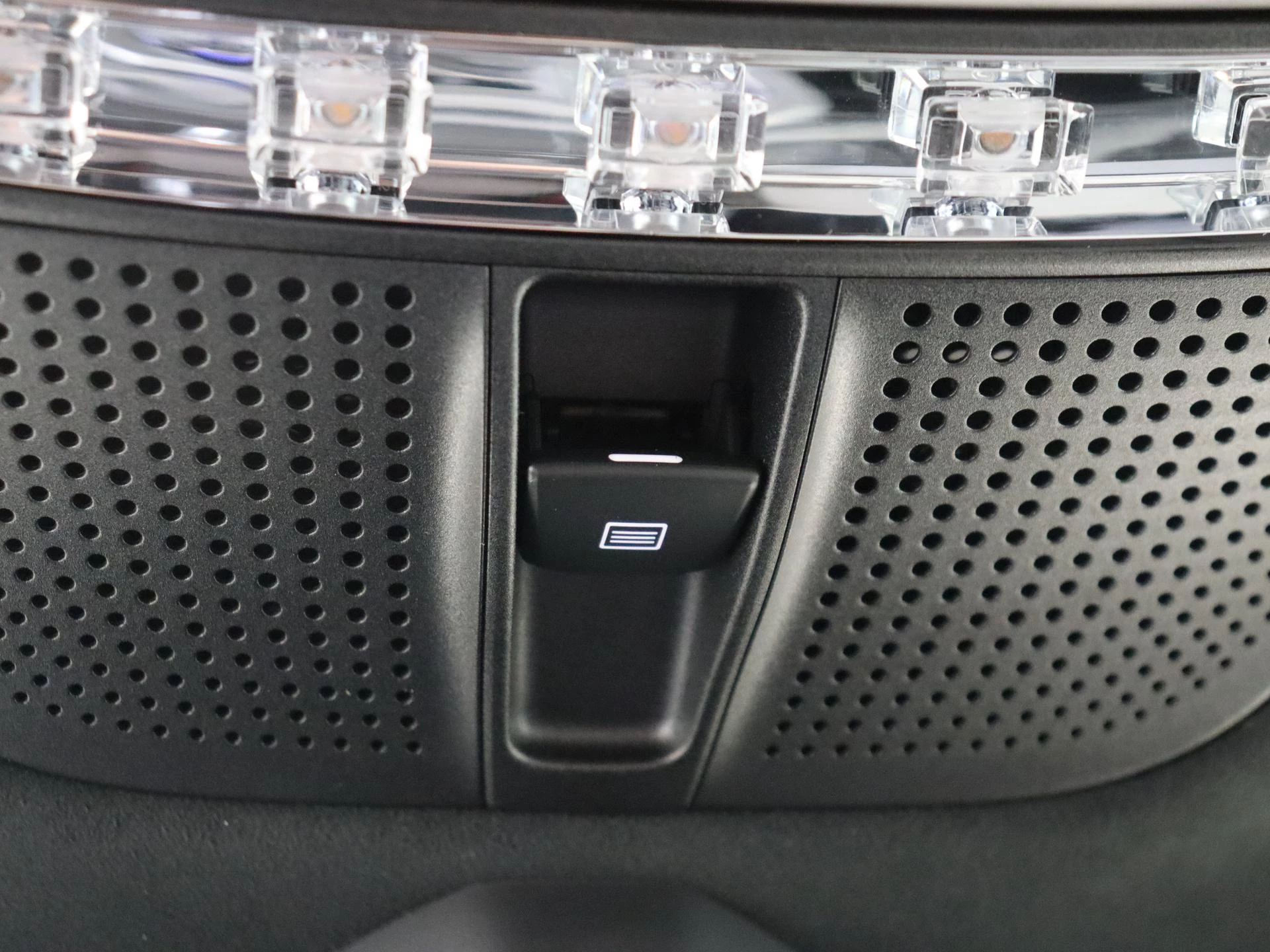 Mercedes-Benz-G-Klasse-image-27