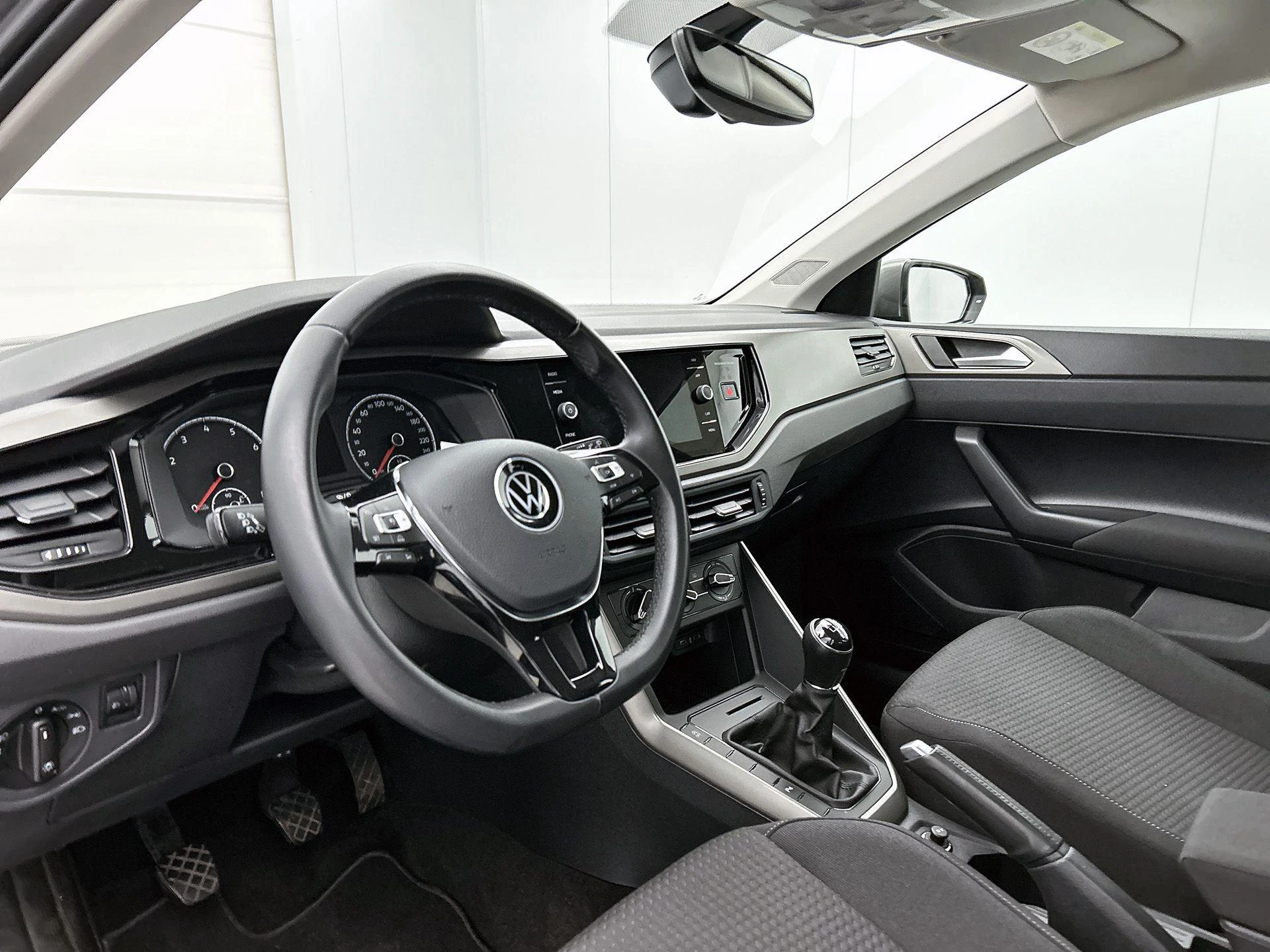 Volkswagen-Polo-image-16