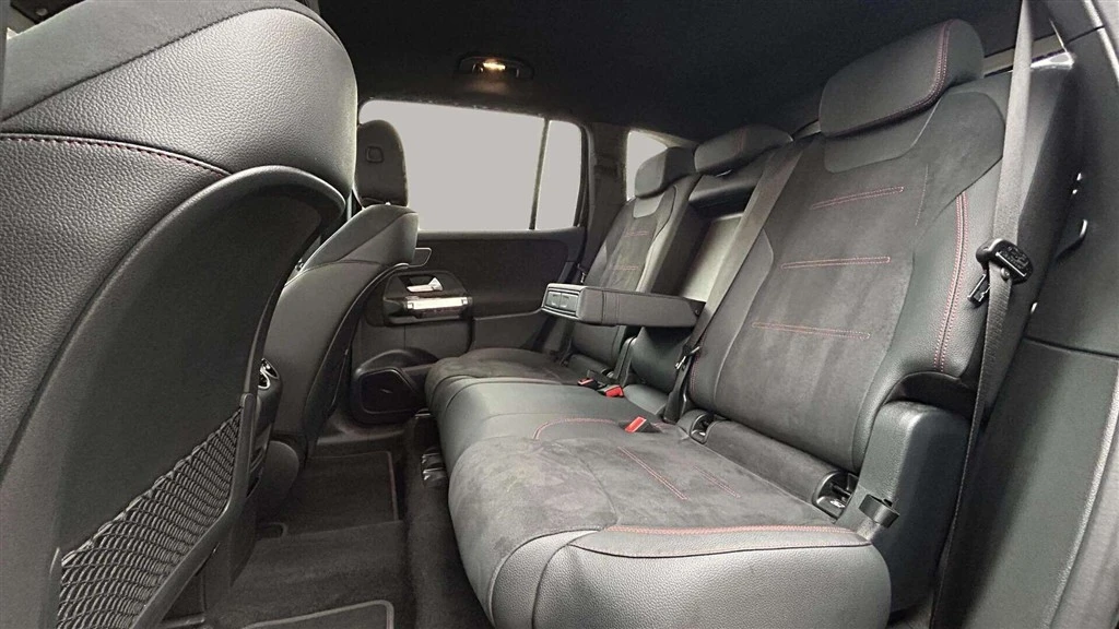 Mercedes-Benz-EQB-image-21