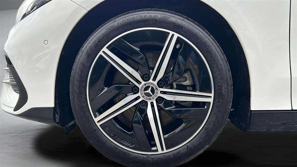 Mercedes-Benz-CLA-image-8