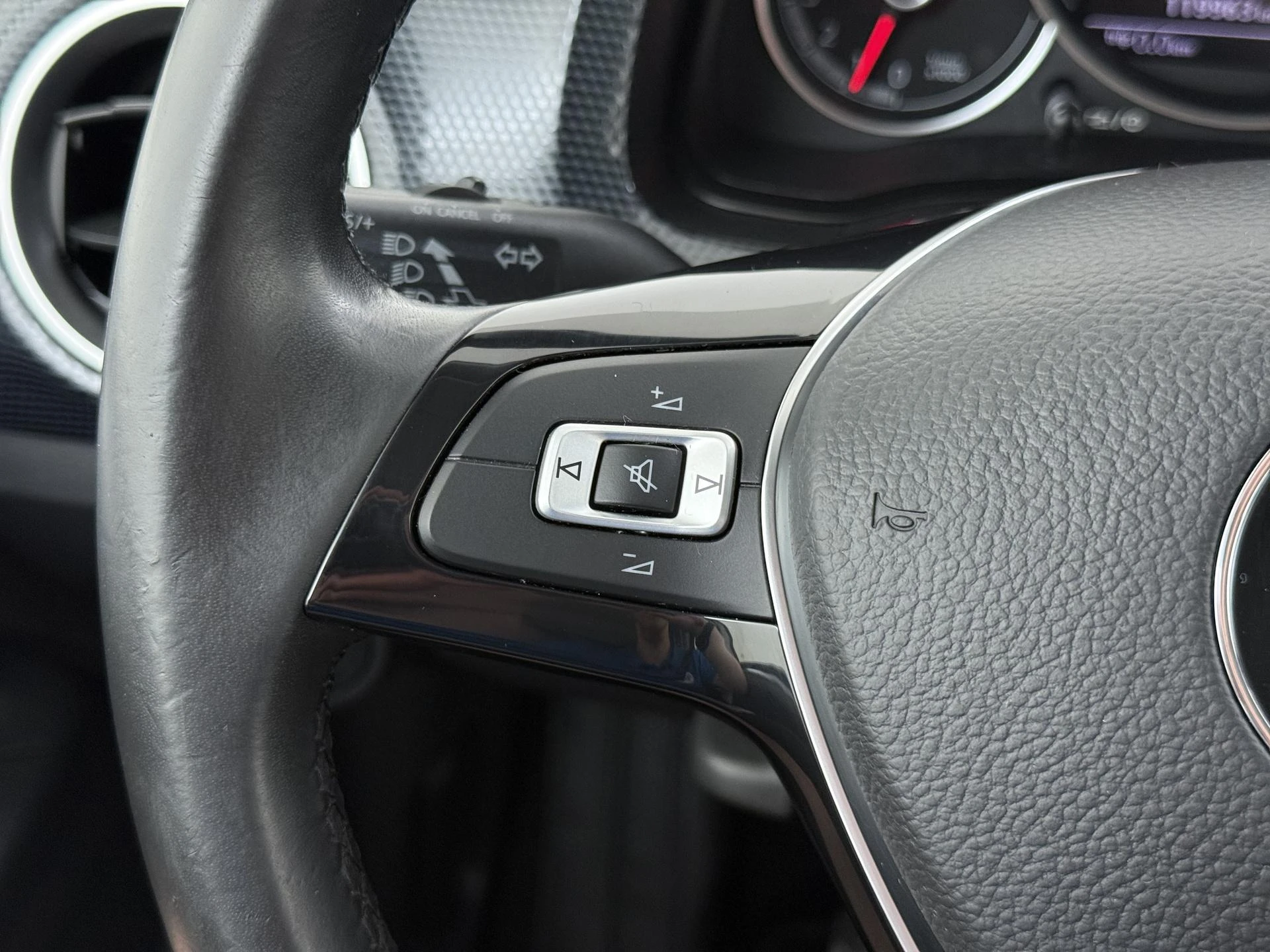 Volkswagen-up!-image-10