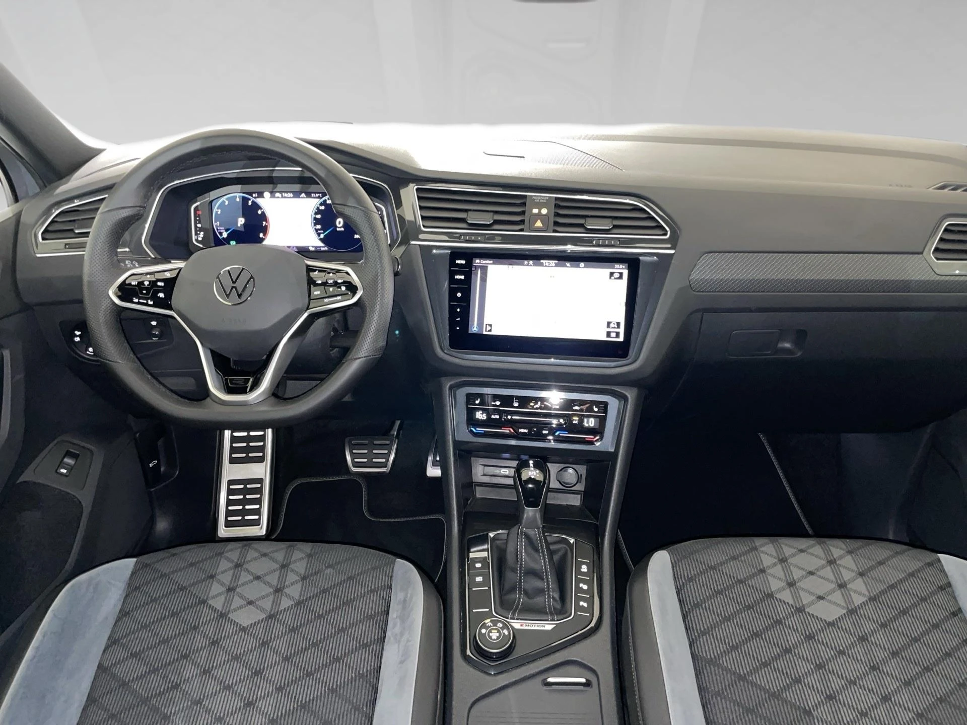 Volkswagen-Tiguan-image-4